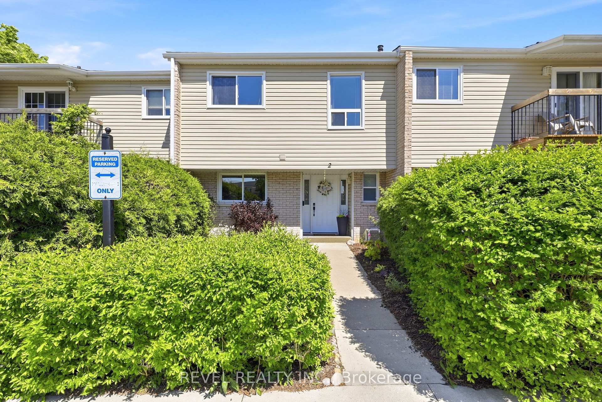 669 Osgoode Drive 2, London South, ON N6E 2C7