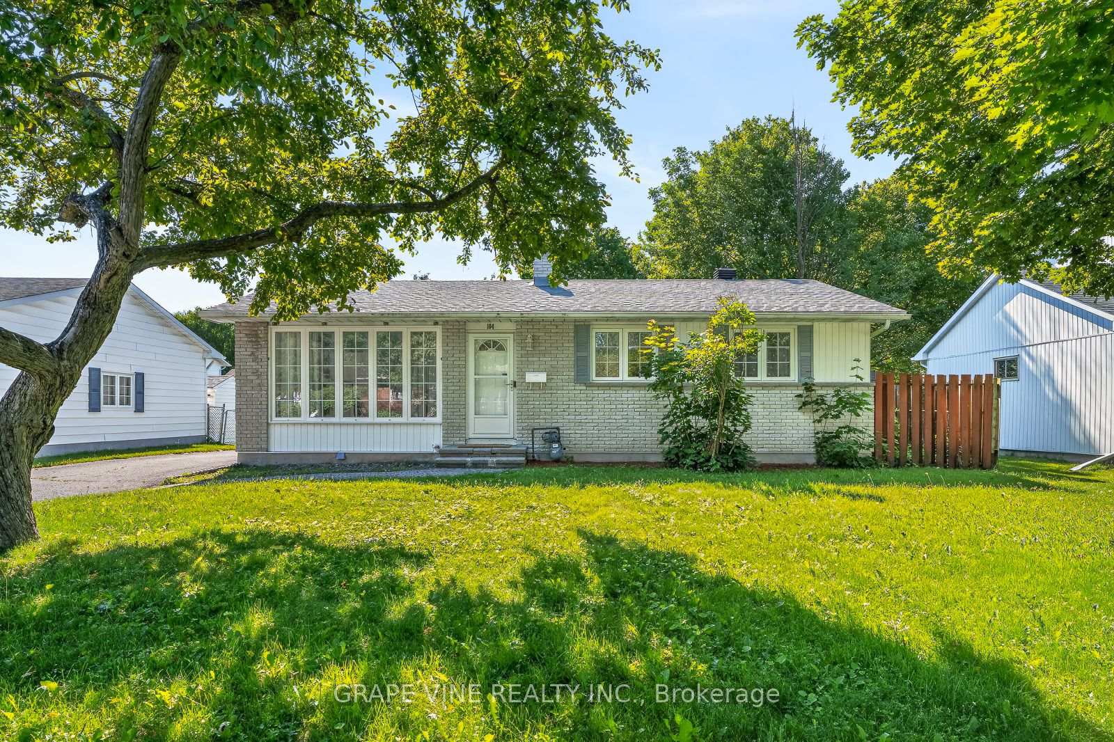 104 Oriole Avenue, Kanata, ON K2L 1E7