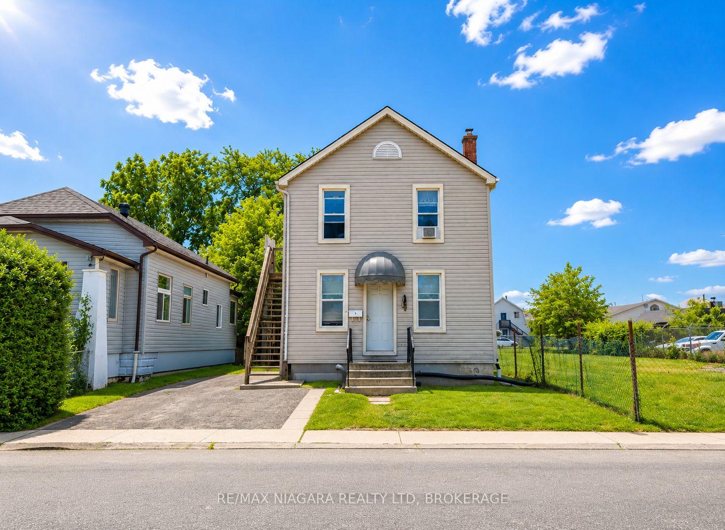 4 Manchester Avenue, St. Catharines, ON L2R 1N8
