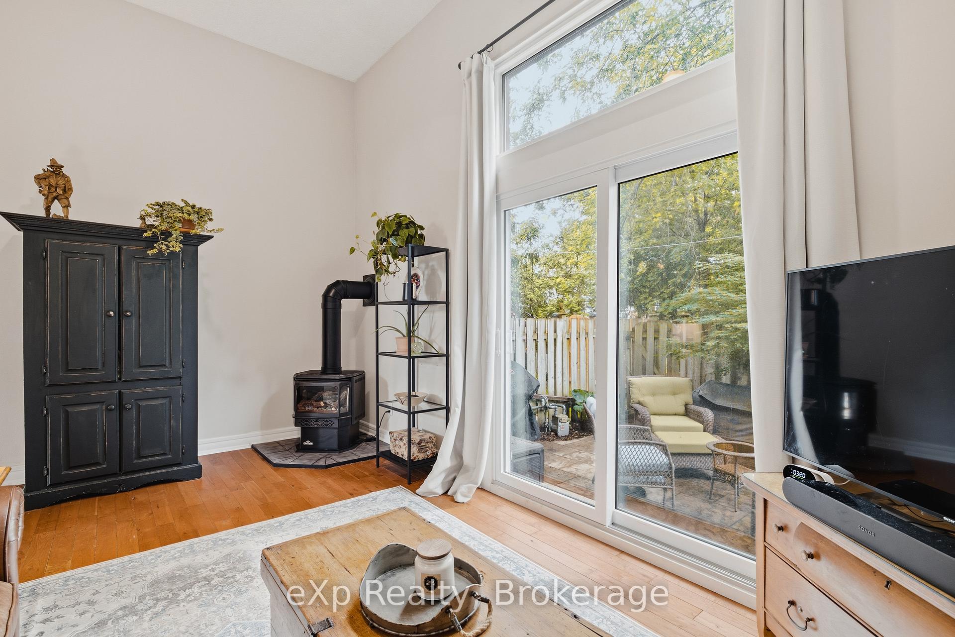 2 Worton Avenue 4, Guelph, ON N1H 7C5