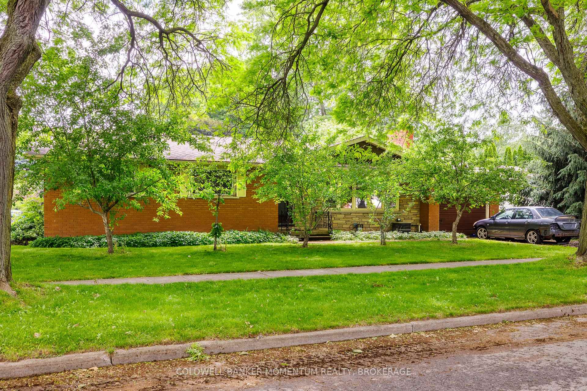 6416 Clare Crescent, Niagara Falls, ON L2G 2E2