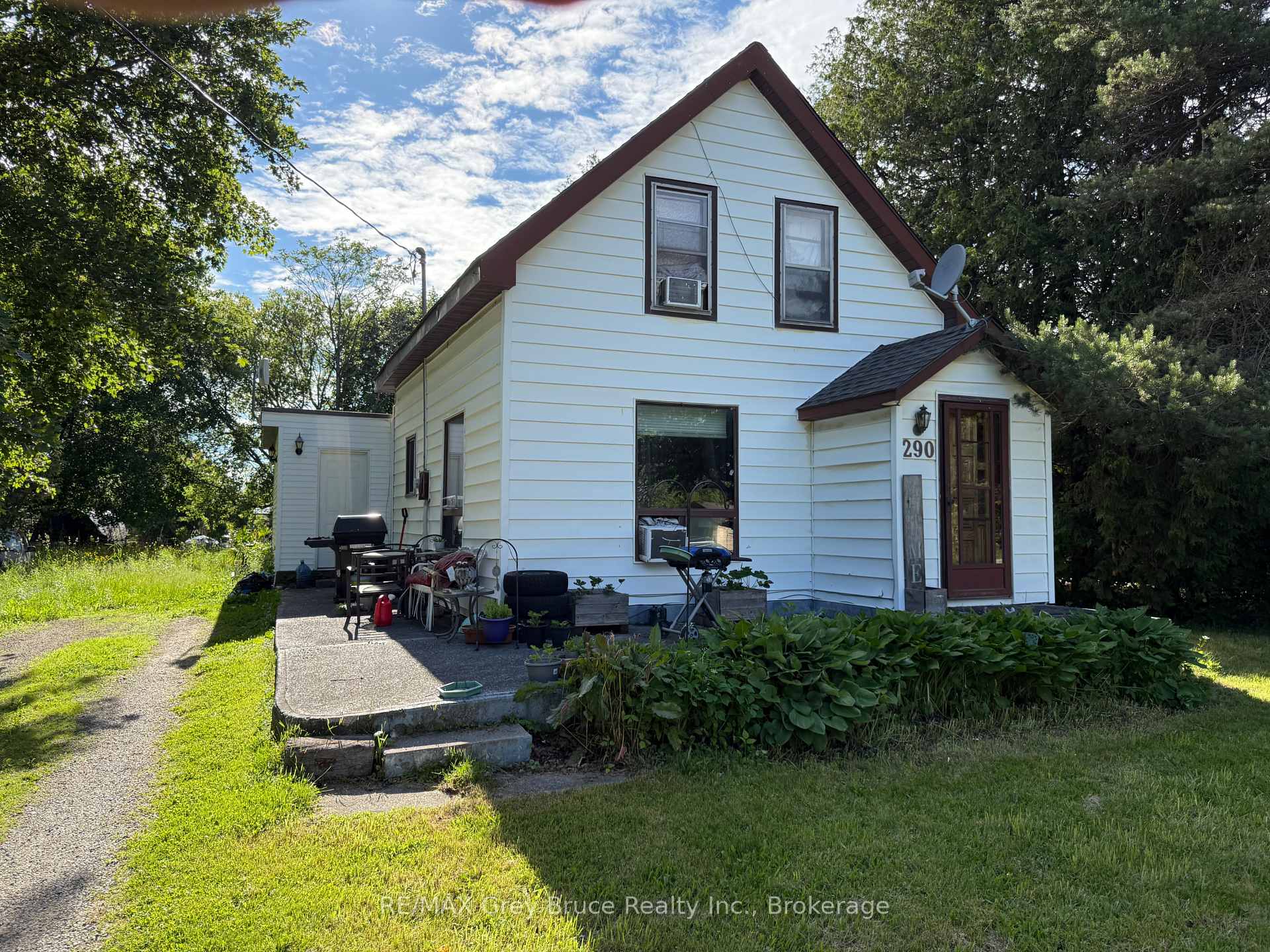 290 Berford Street, South Bruce Peninsula, ON N0H 2T0