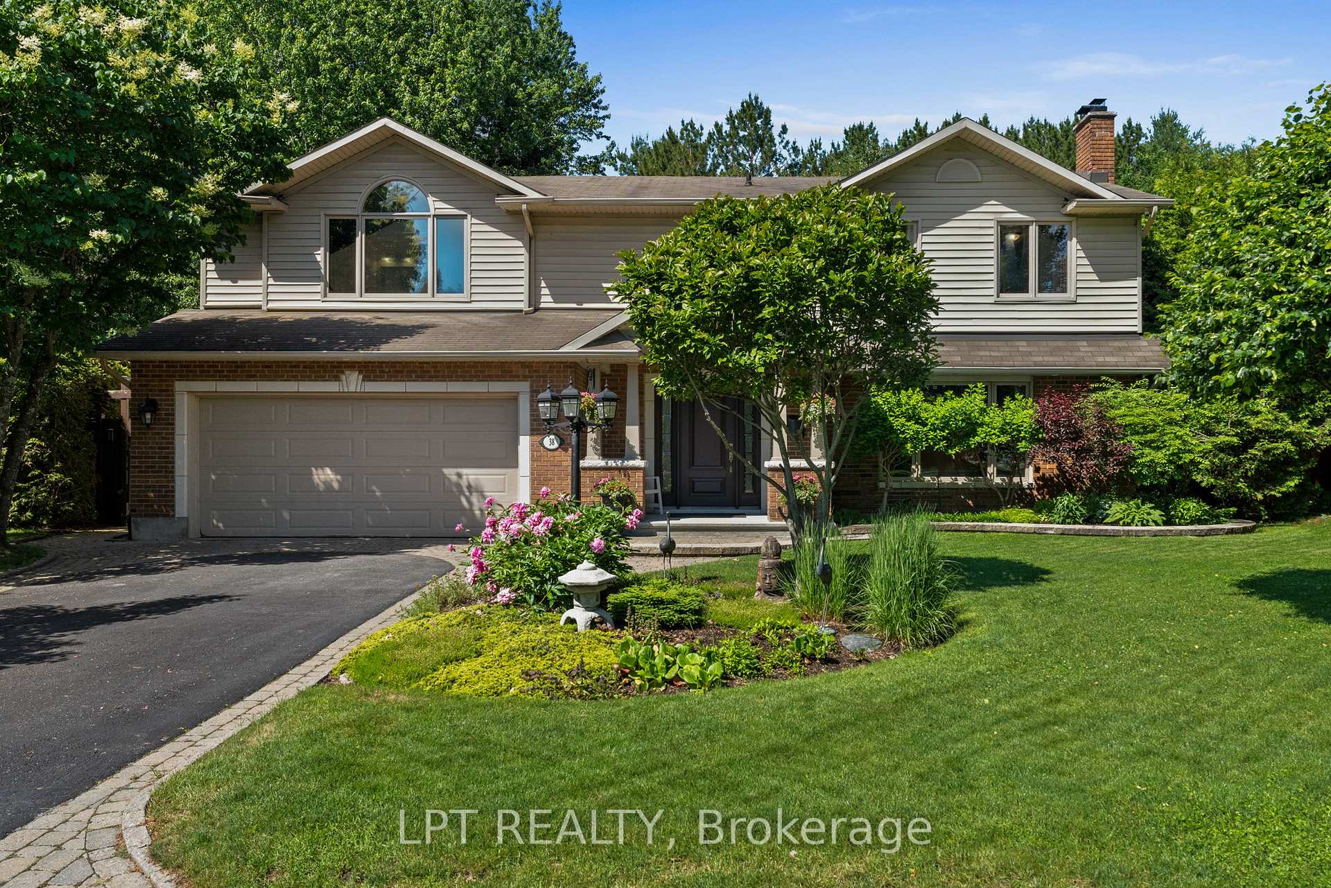 38 Glendenning Drive, South of Baseline to Knoxdale, ON K2H 7Y9