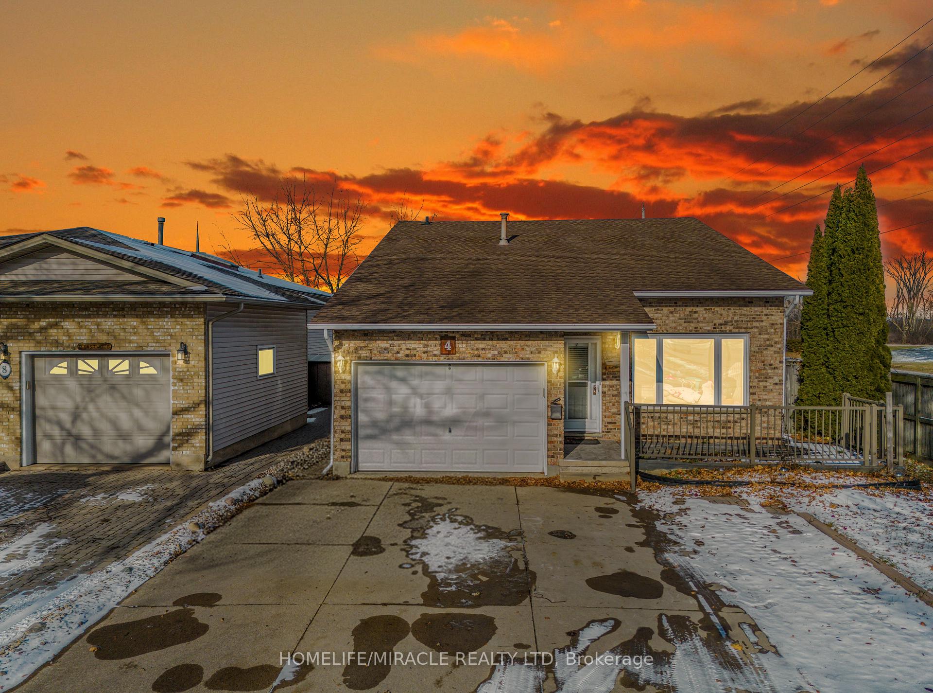 4 Eastwood Drive, Welland, ON L3C 6W3