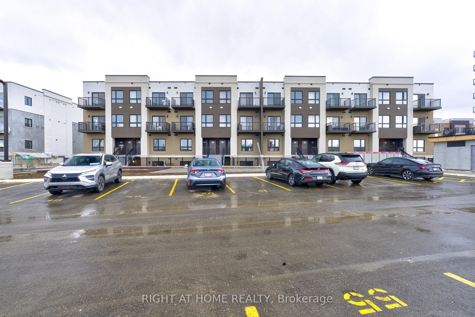 25 Palace Street 373(Q23), Kitchener, ON N2E 0L2