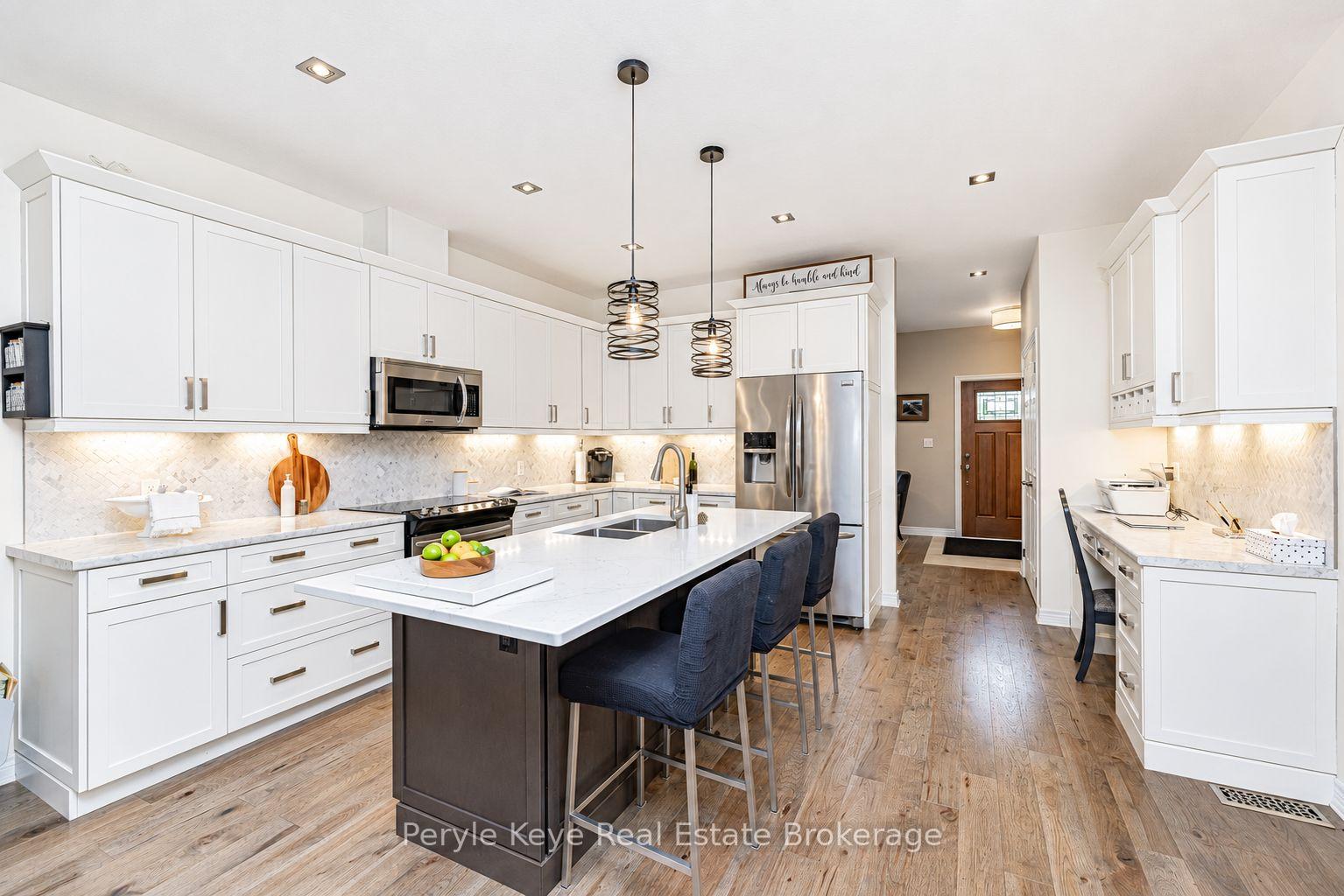 6 Serenity Place Crescent, Huntsville, ON P1H 0C4