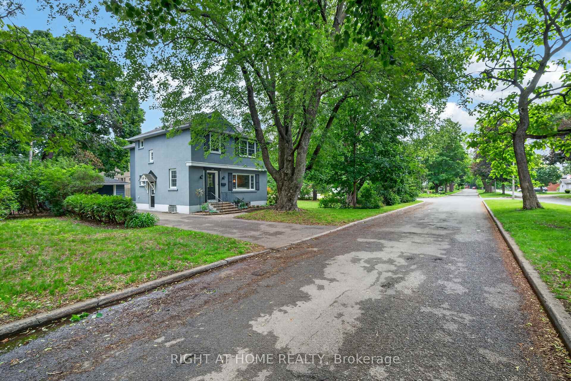 949 Kingsmere Avenue, McKellar Heights - Glabar Park and Area, ON K2A 3K2