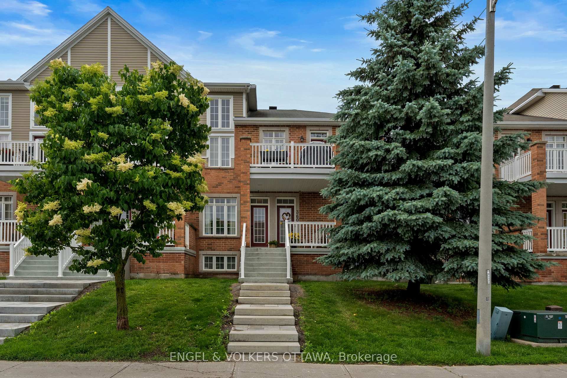 362 Royal Fern Way, Blossom Park - Airport and Area, ON K1V 2K6