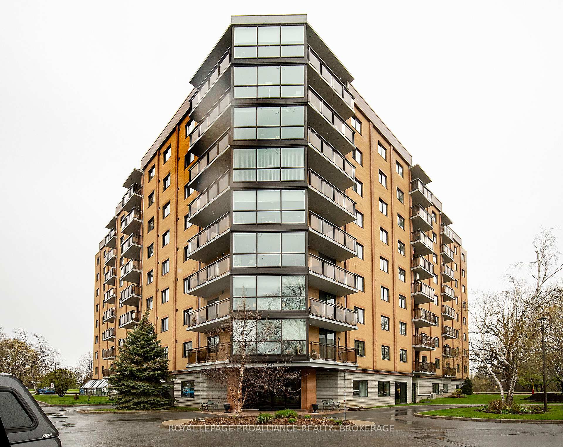 120 Barrett Court 305, Kingston, ON K7L 5H6