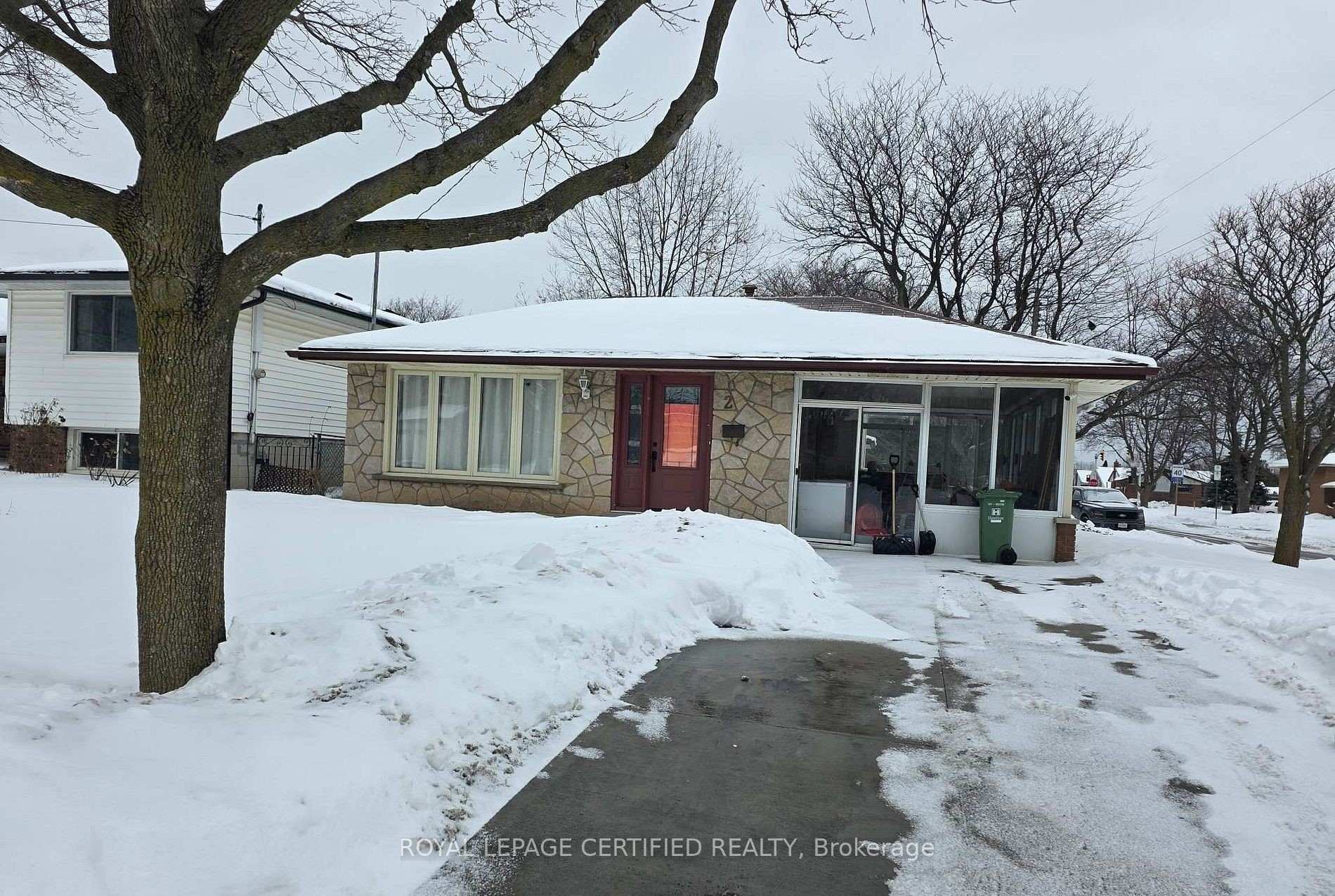 2 Rideau Crescent, Hamilton, ON L8T 2S9