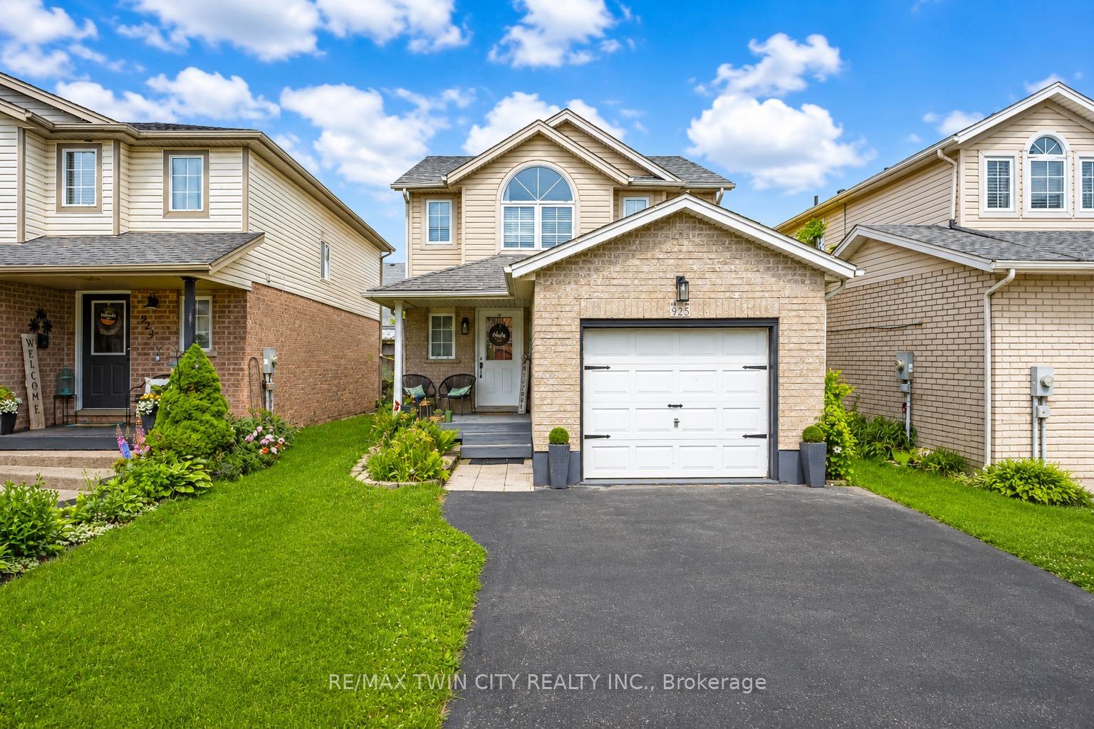 925 Copper Leaf Crescent, Kitchener, ON N2E 3W1