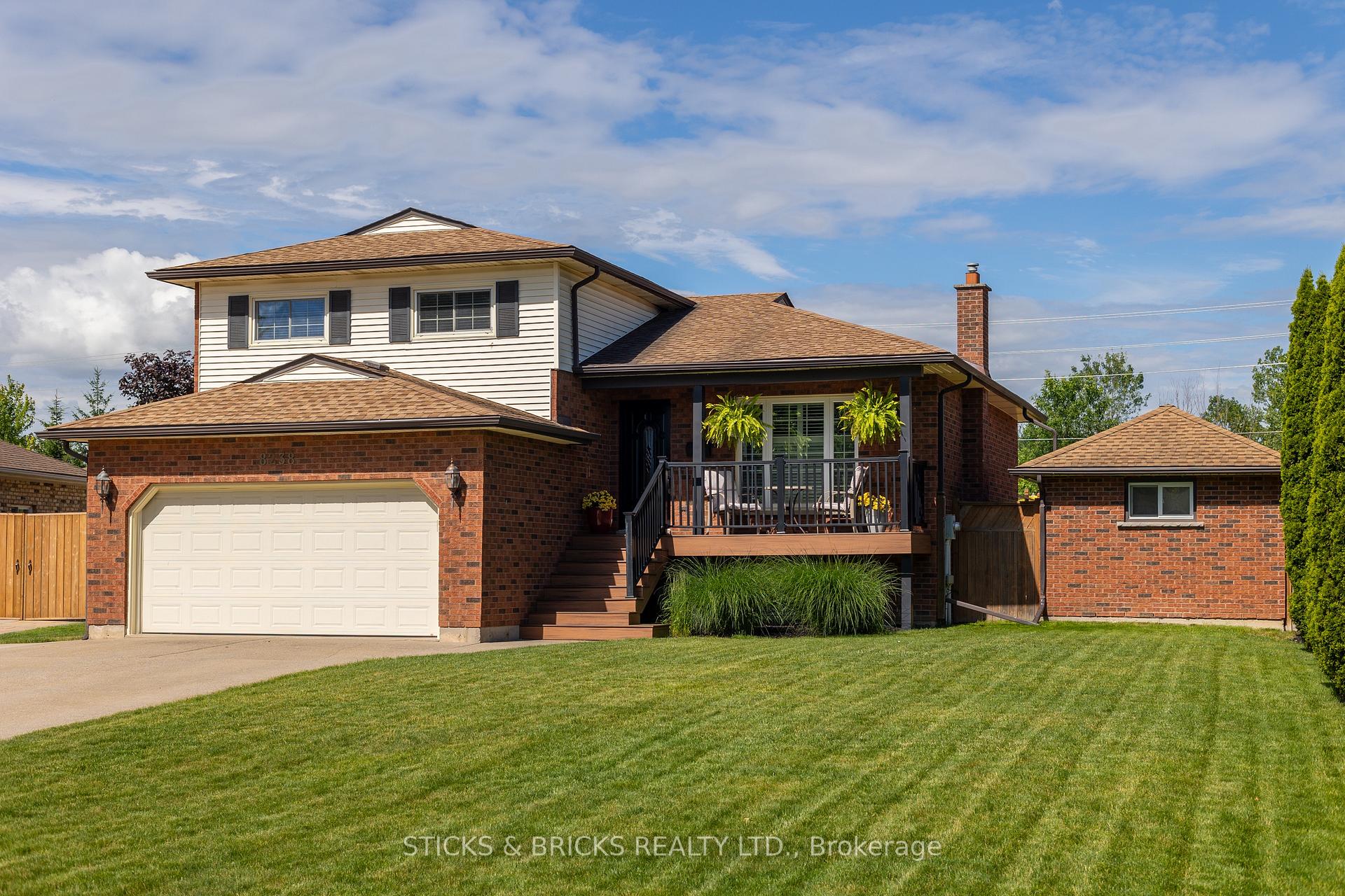 8238 Lexington Court, Niagara Falls, ON L2H 1W4