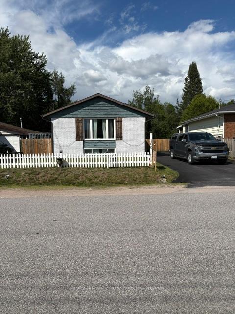 100 Strathcona Drive, North Bay, ON P1A 2N3