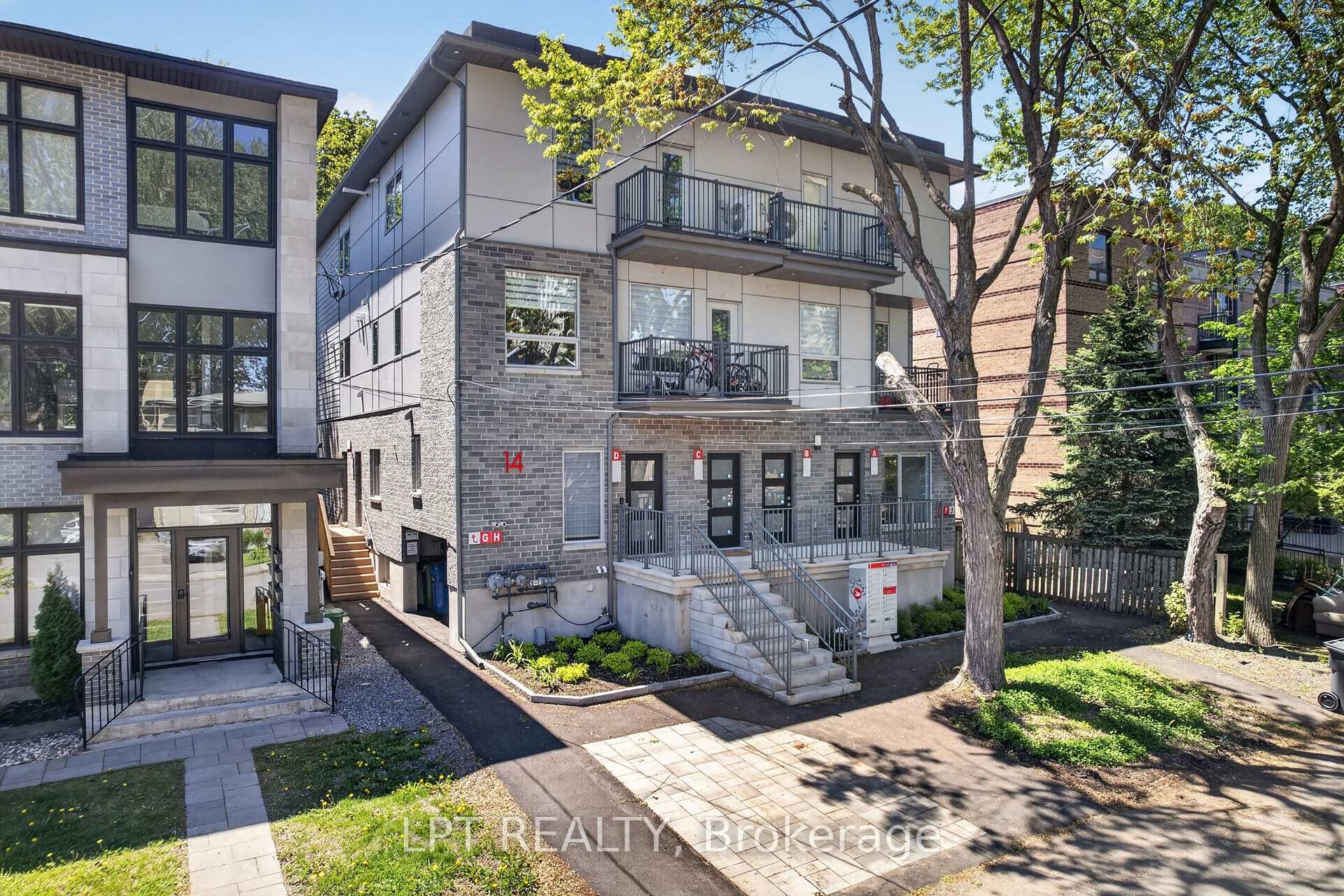 14 Stevens Avenue 8, Vanier and Kingsview Park, ON K1K 1K5