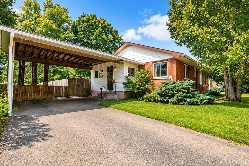 27 Achray Road, Laurentian Valley, ON K8A 6L1