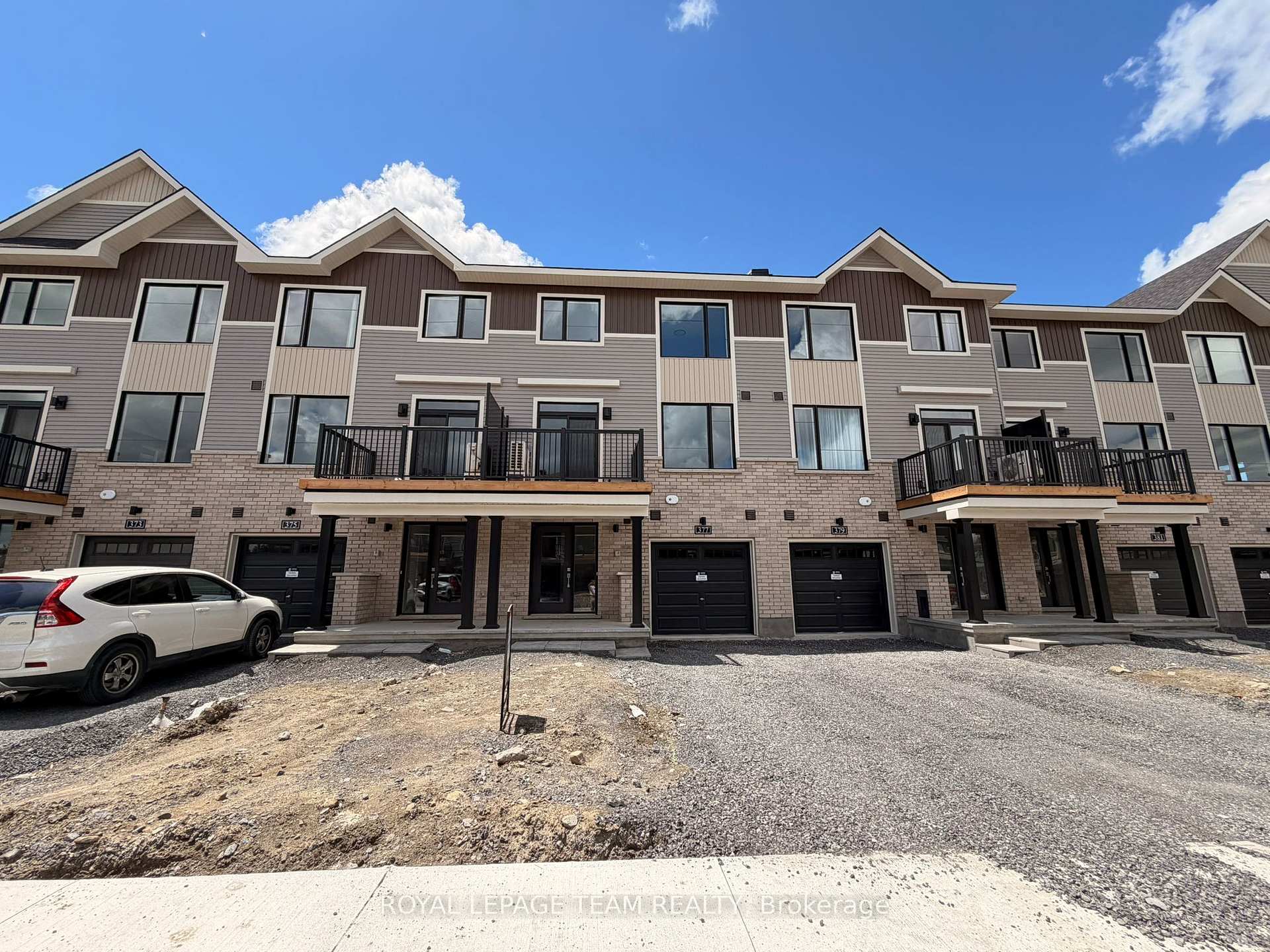 377 Bankside Way, Barrhaven, ON K2J 7M8