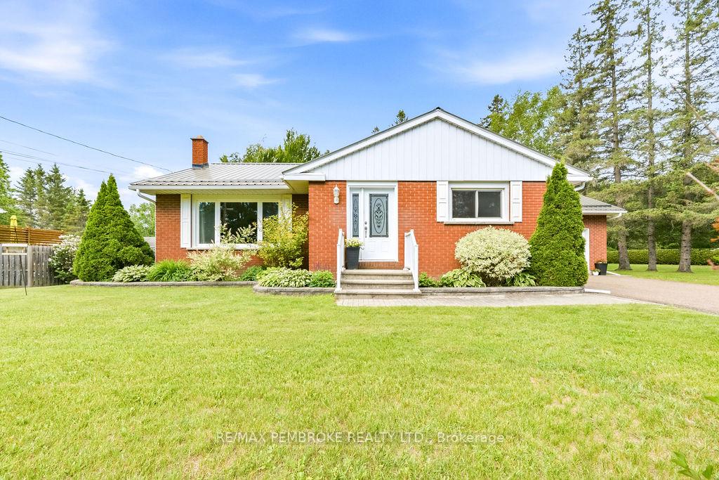 92 Ken Avenue, Laurentian Valley, ON K8A 6W5