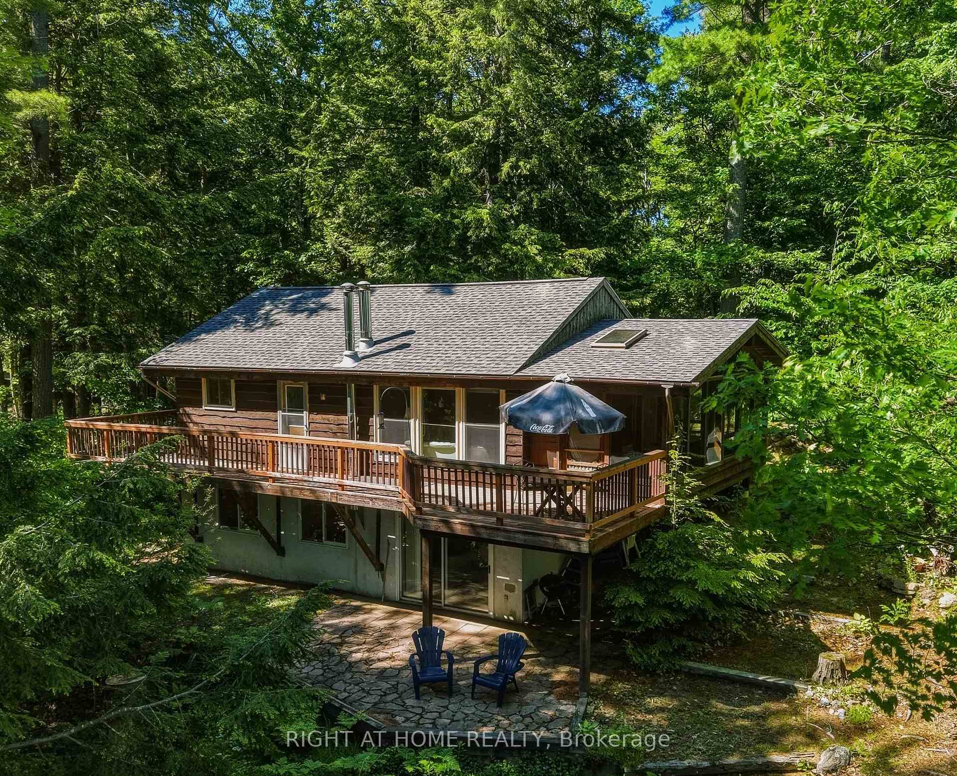 1527 Moon River Road, Muskoka Lakes, ON P0C 1H0