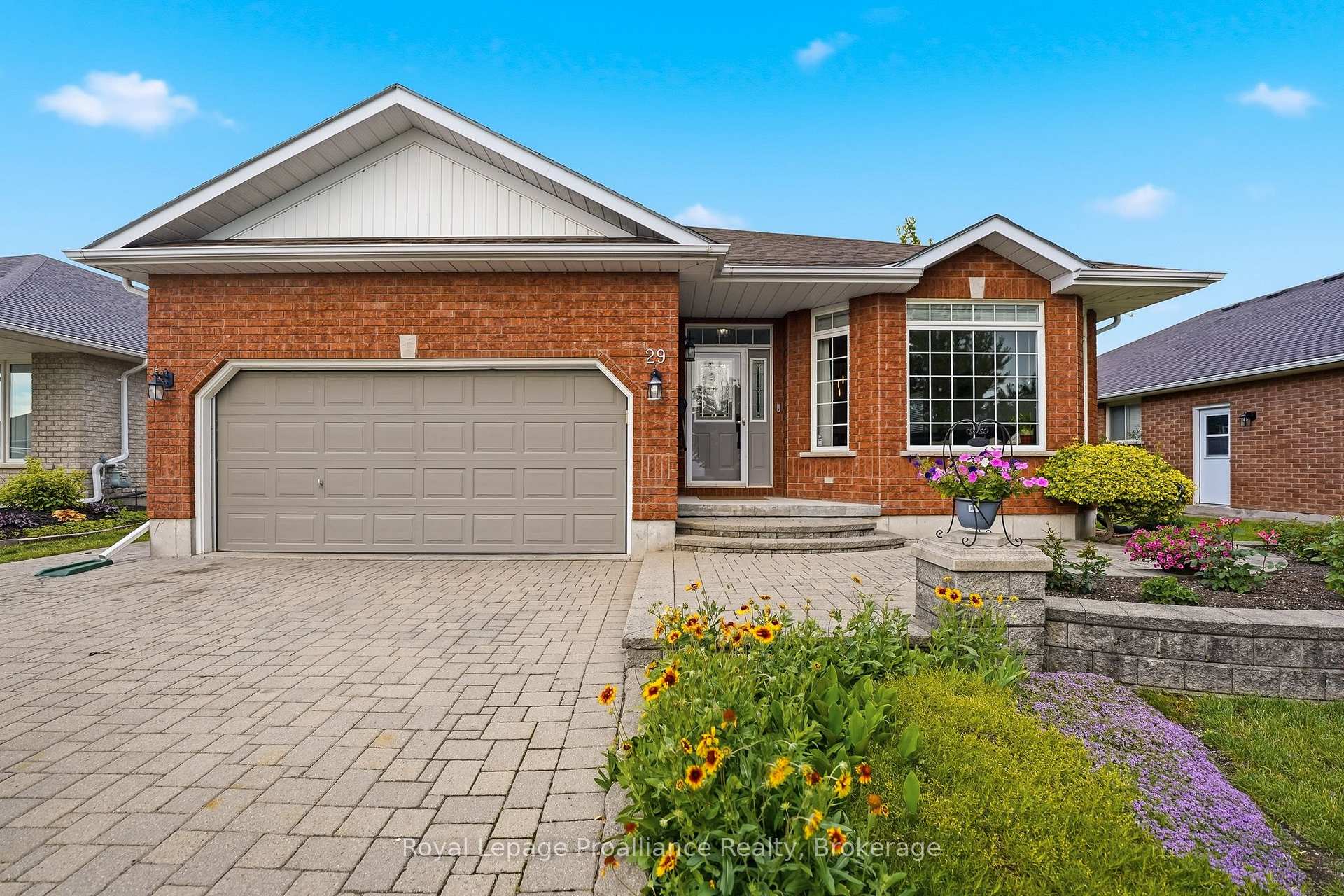 29 Hickory Grove, Belleville, ON K8N 5X6