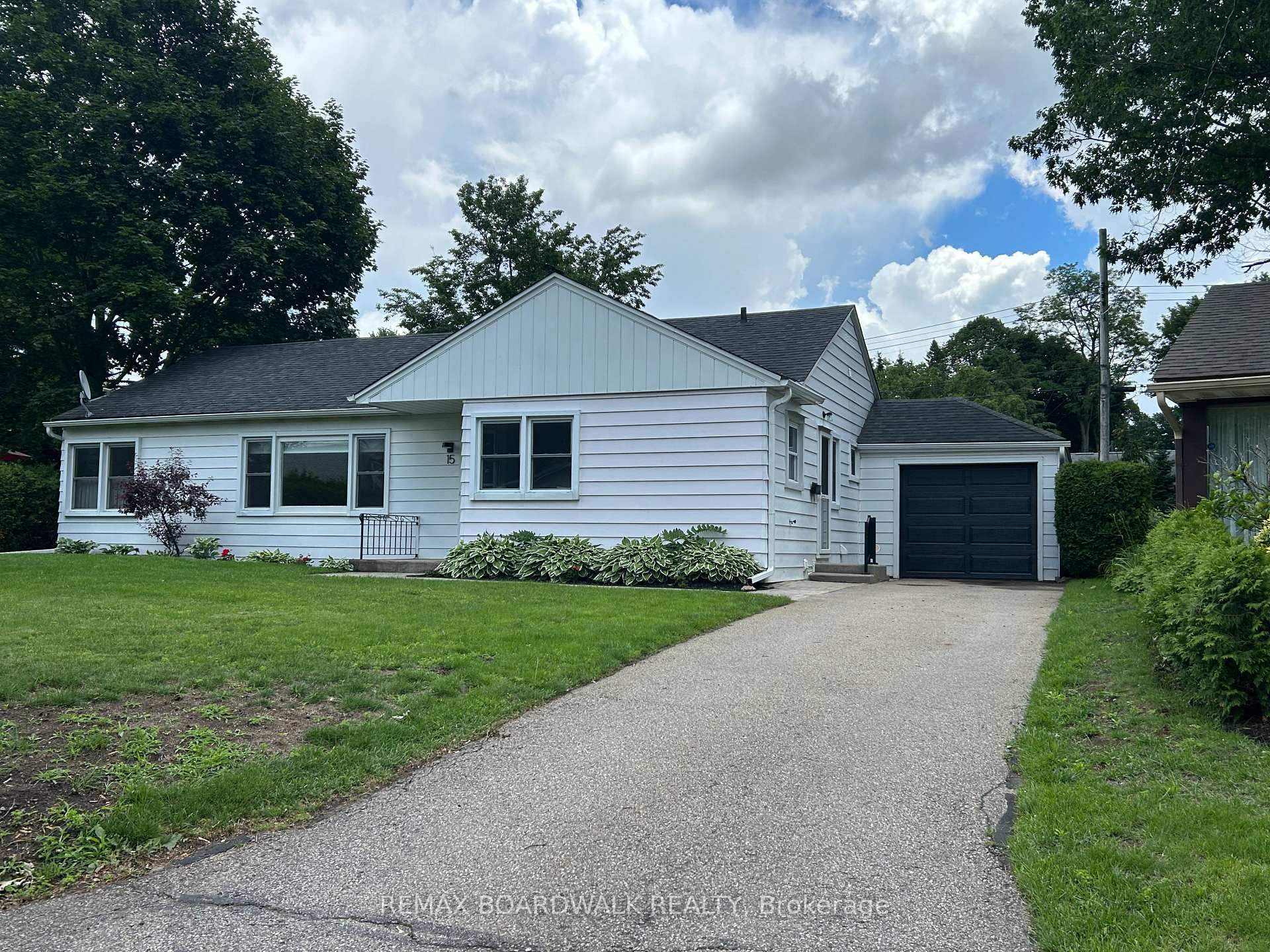 15 Butterfield Place, Brockville, ON K6V 1M4