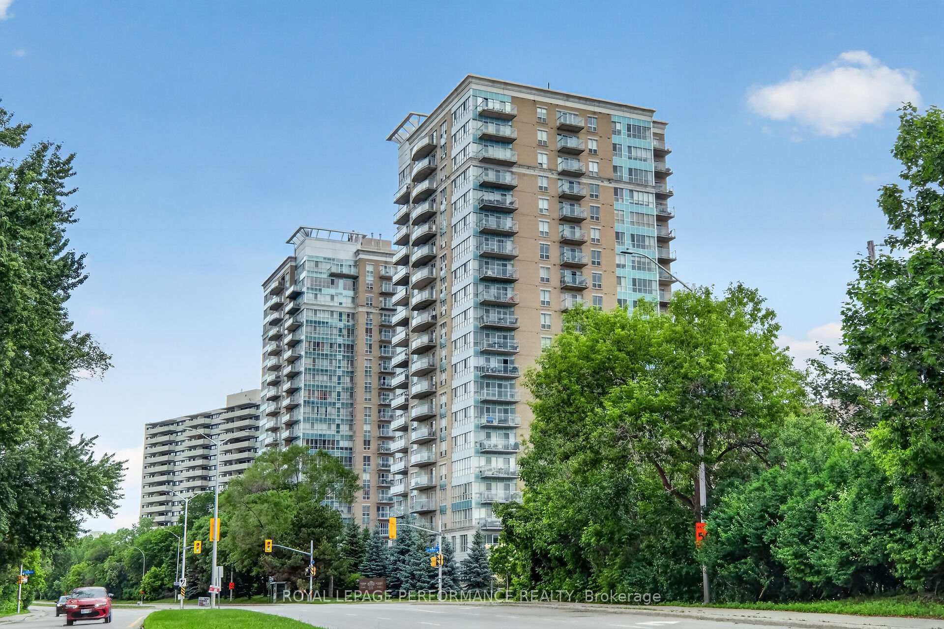 90 Landry Street 907, Vanier and Kingsview Park, ON K1L 0A9