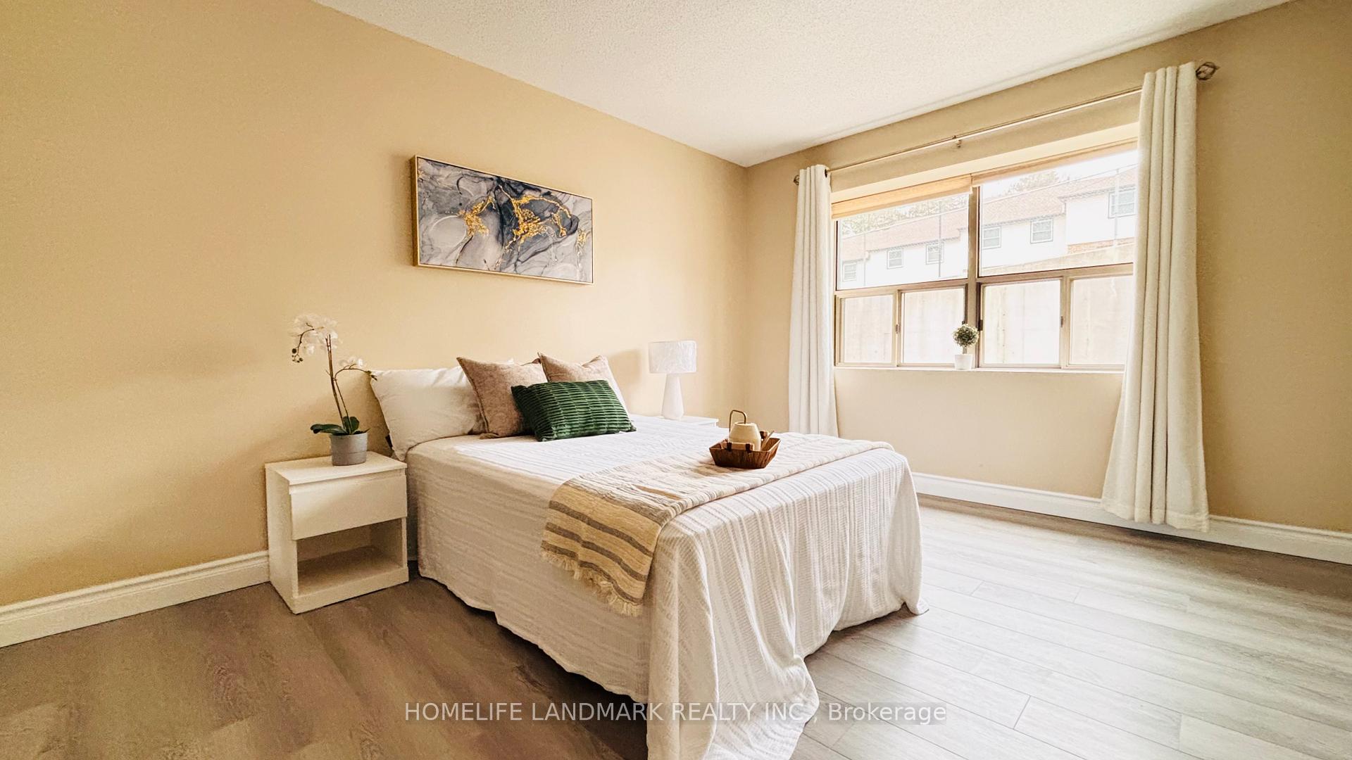 300 KEATS Way #207, Waterloo, ON N2L 6E6