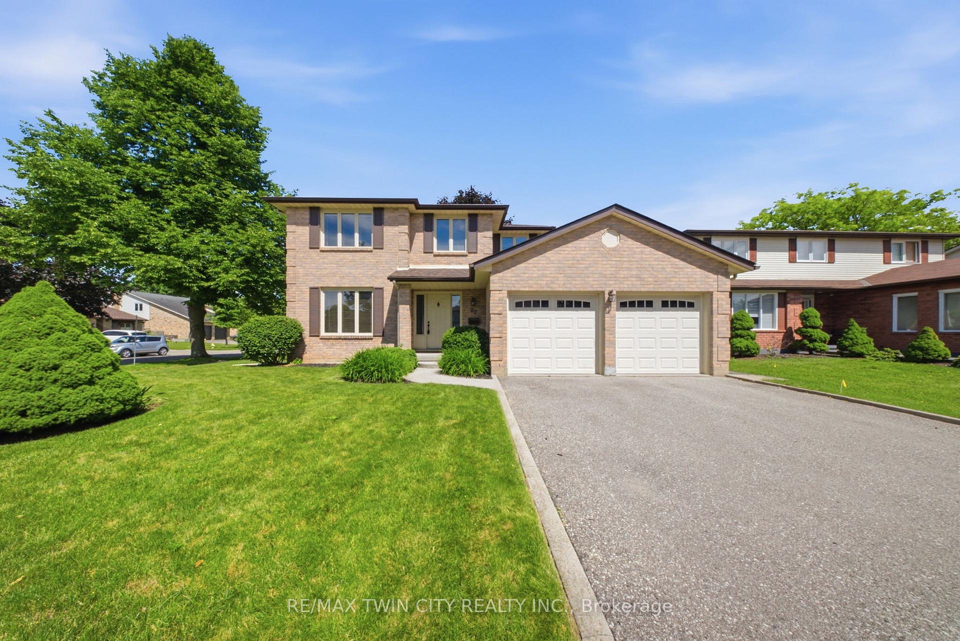 22 Colonial Crescent, Brantford, ON N3R 7M7