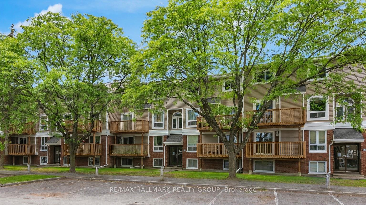 240 Fenerty Court 1, Kanata, ON K2L 3A7