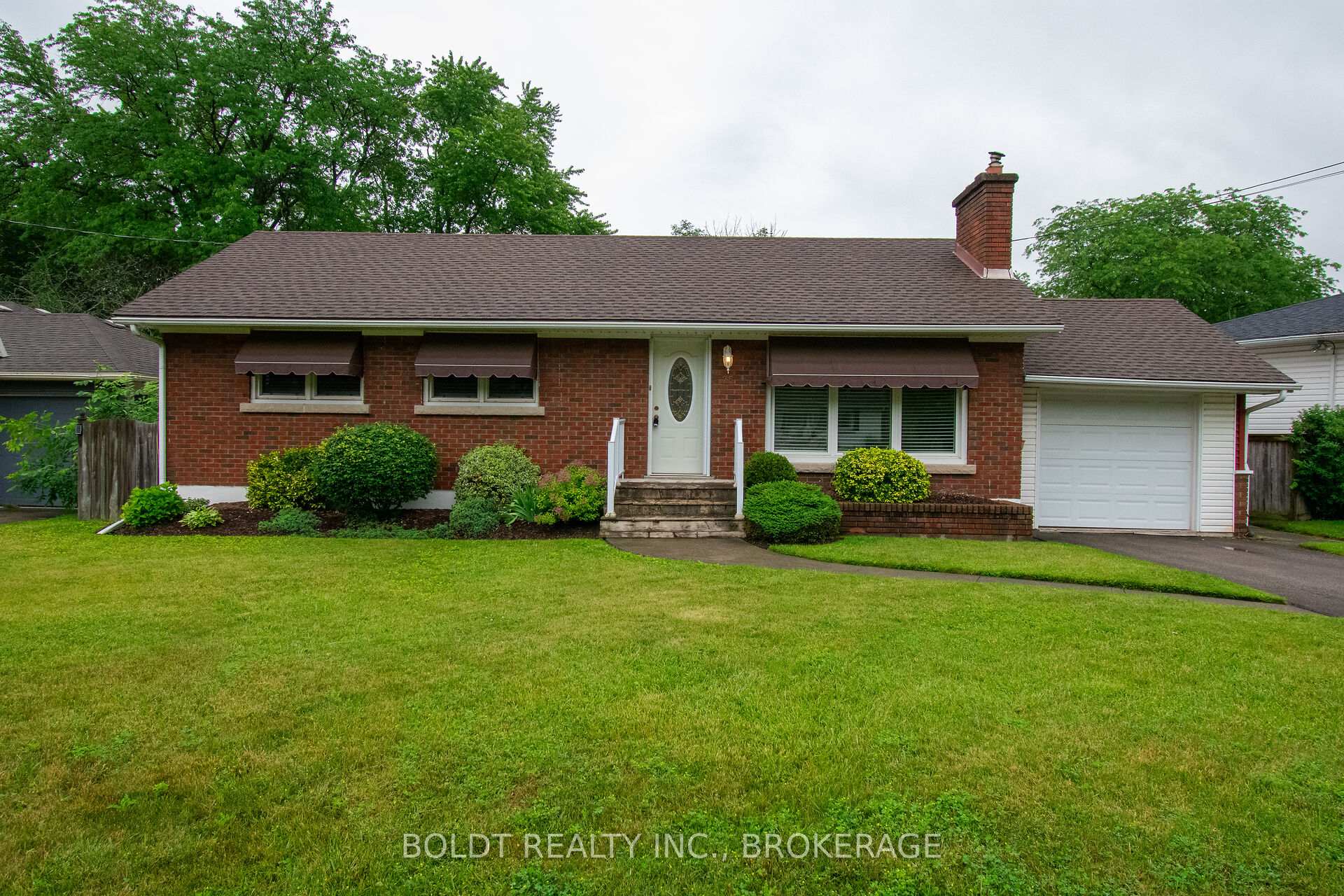 25 Elm Ridge Drive, St. Catharines, ON L2T 2A7