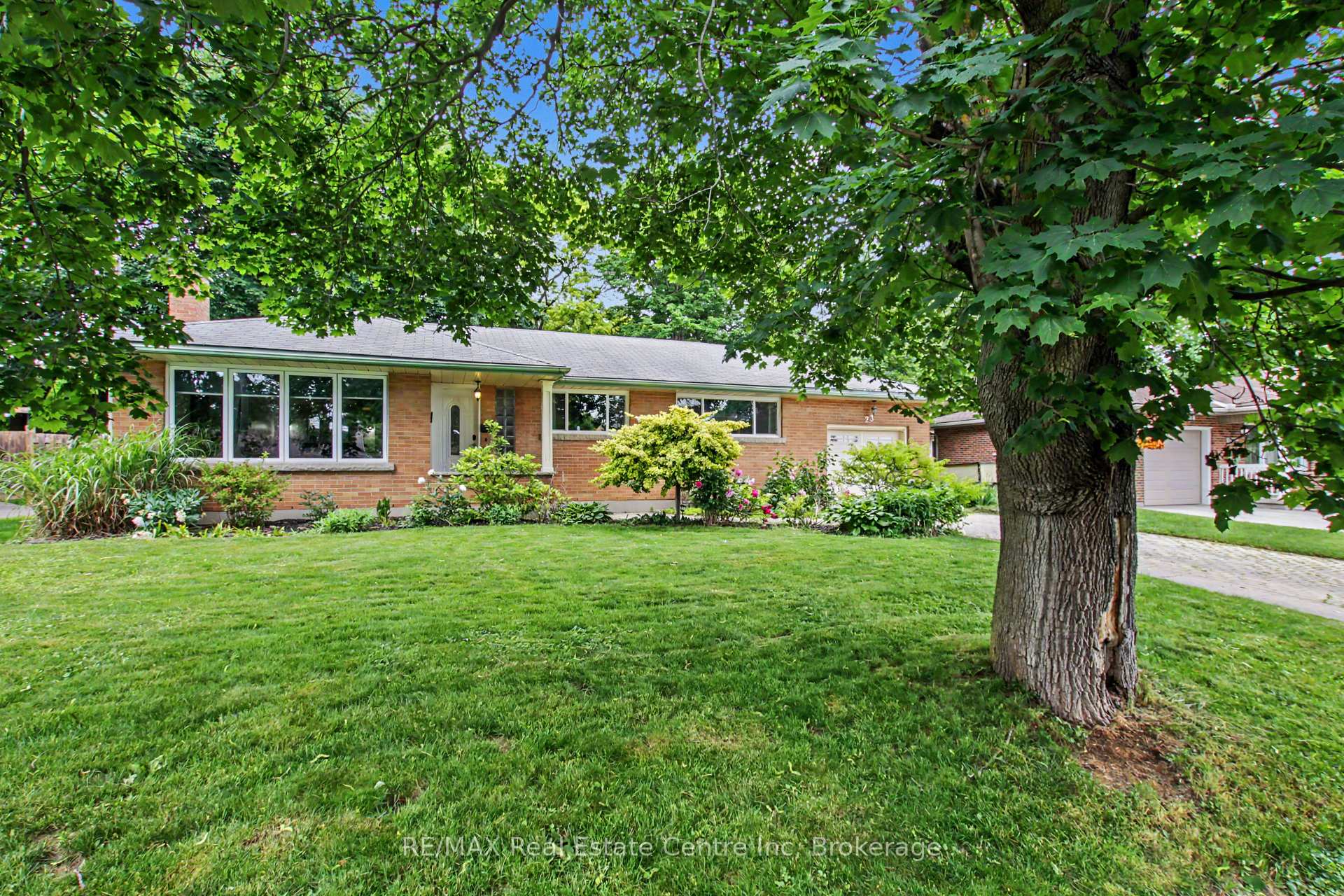 23 Glenburnie Drive, Guelph, ON N1E 4C4