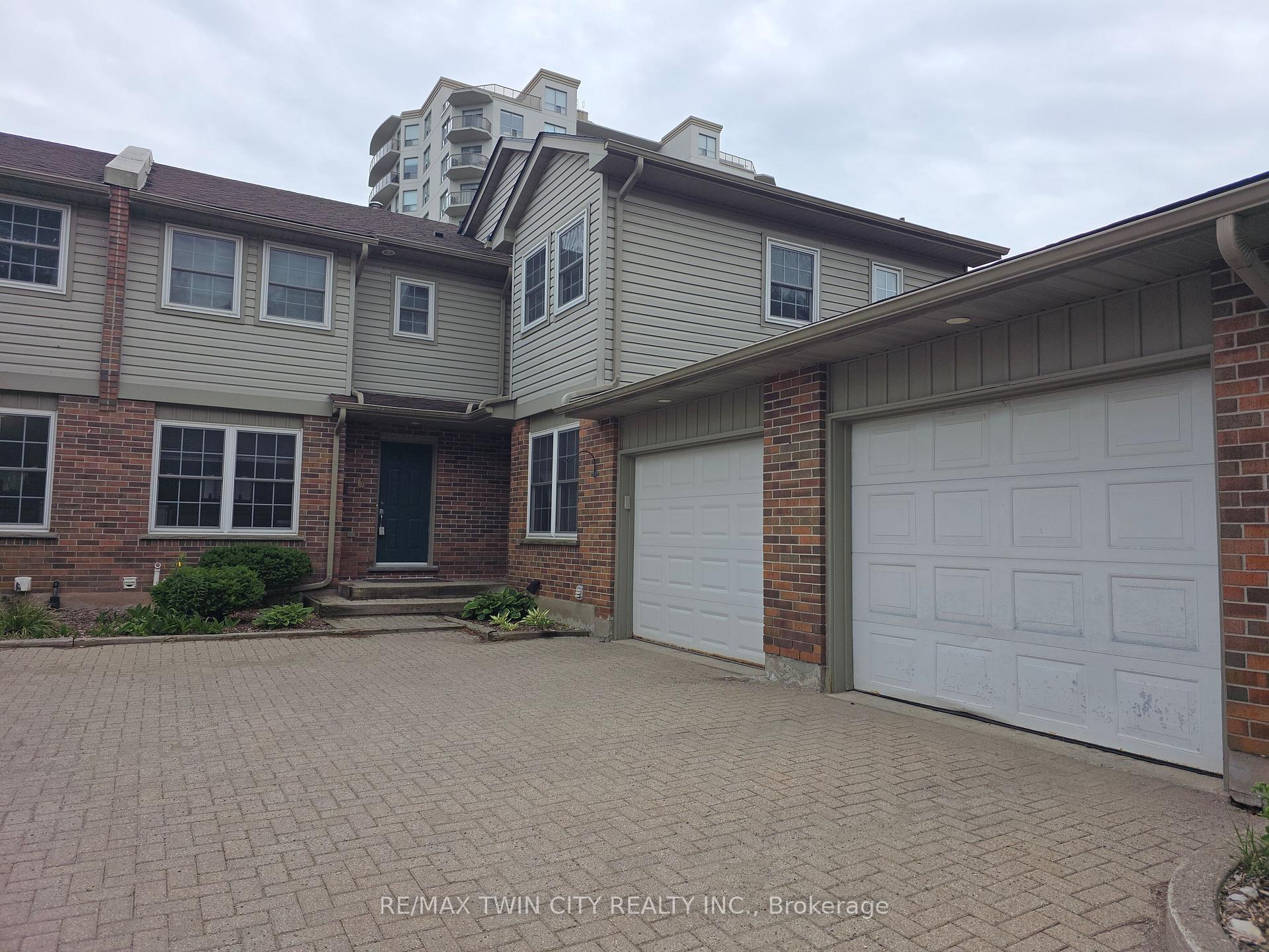 250 Keats Way 6, Waterloo, ON N2L 6J5