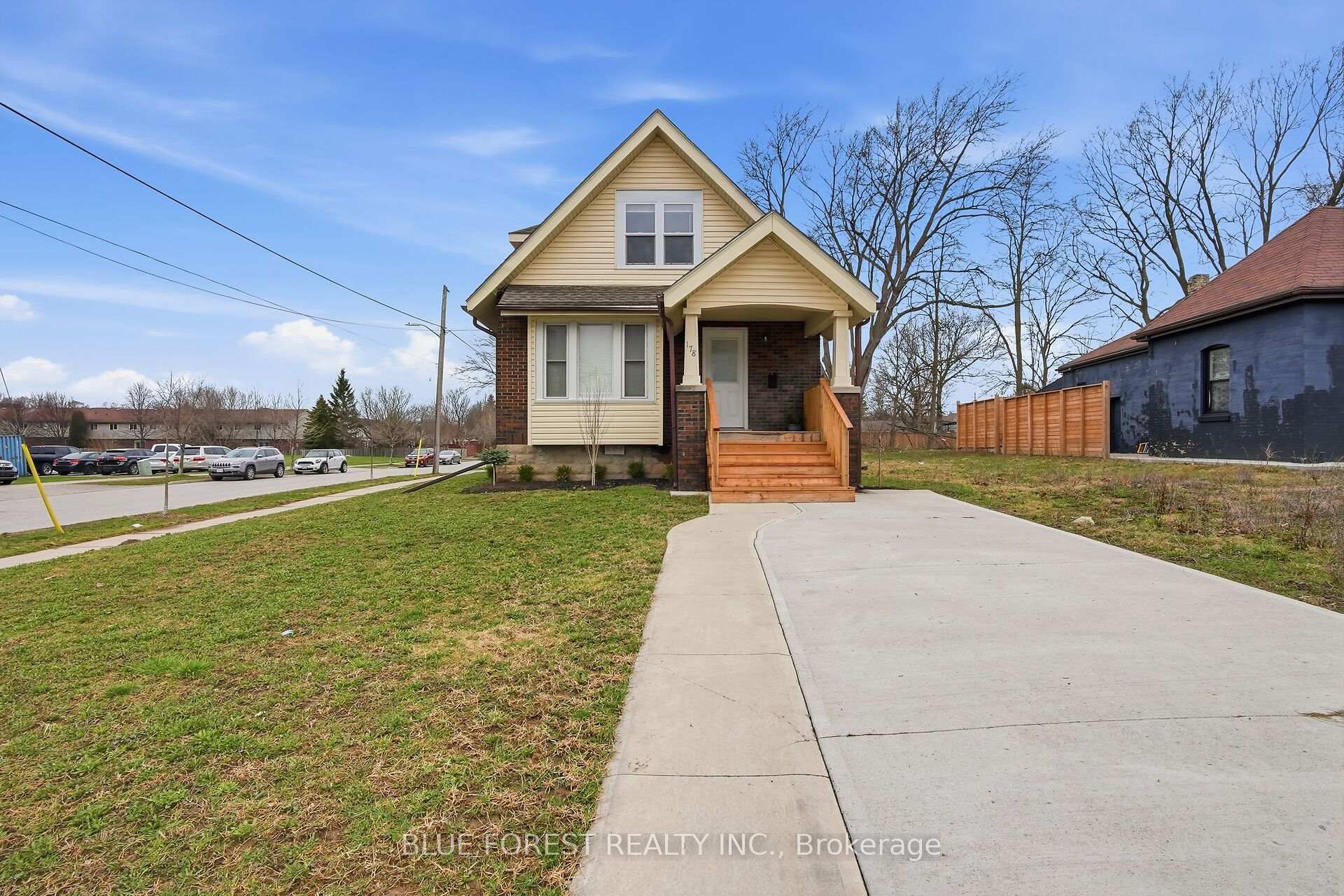 178 Thompson Road, London South, ON N5Z 2Y8