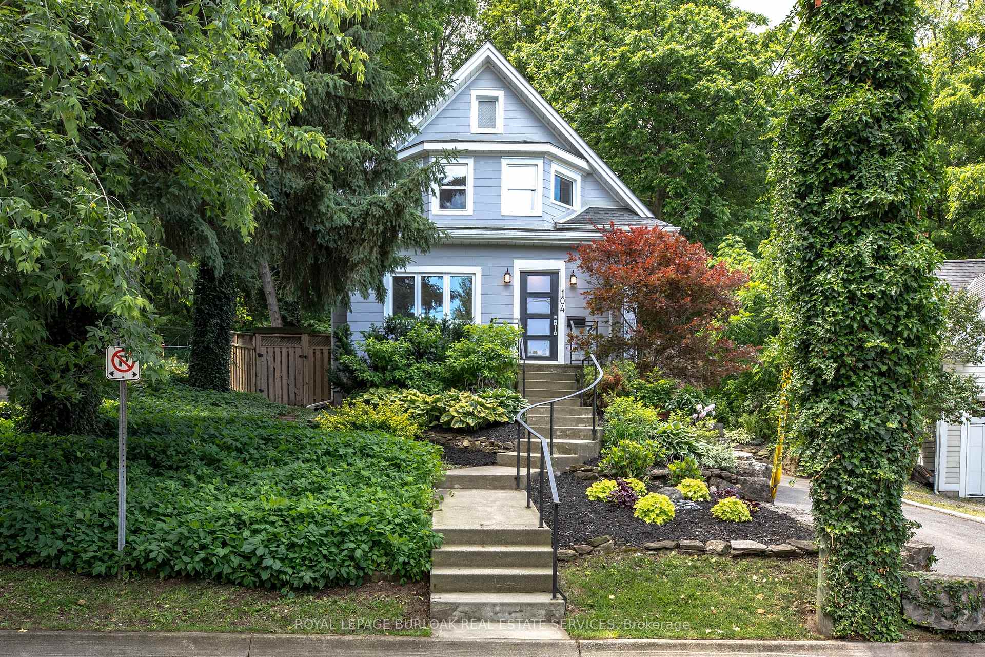 104 Gibson Street, Grimsby, ON L3M 1G9