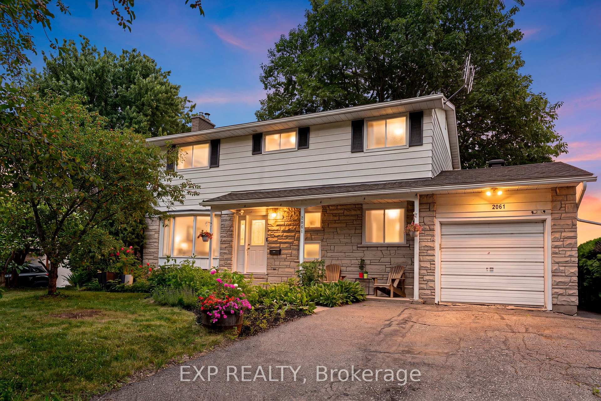 2061 Balharrie Avenue, Elmvale Acres and Area, ON K1G 1G2