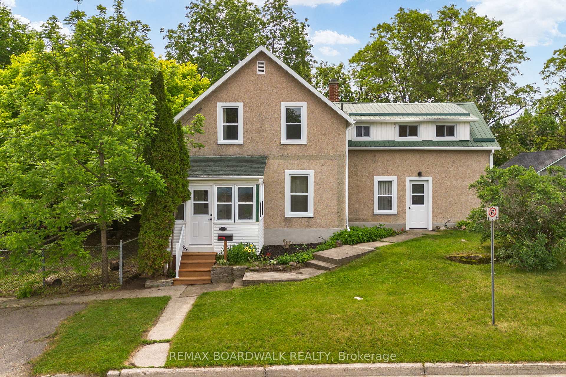 8 Grant Street, Perth, ON K7H 1X4