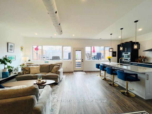 218 Joseph Street UPPER, Central Elgin, ON N5L 1C4