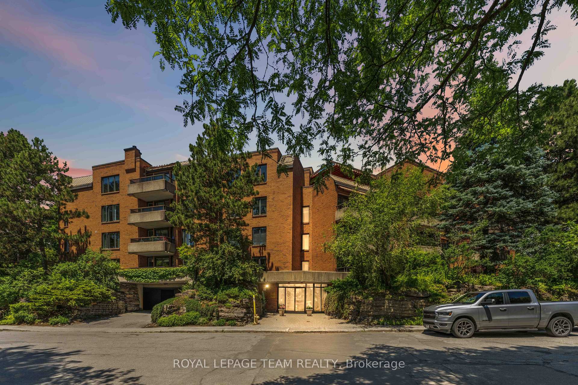 7 Kippewa Drive 301, Dows Lake - Civic Hospital and Area, ON K1S 3G3