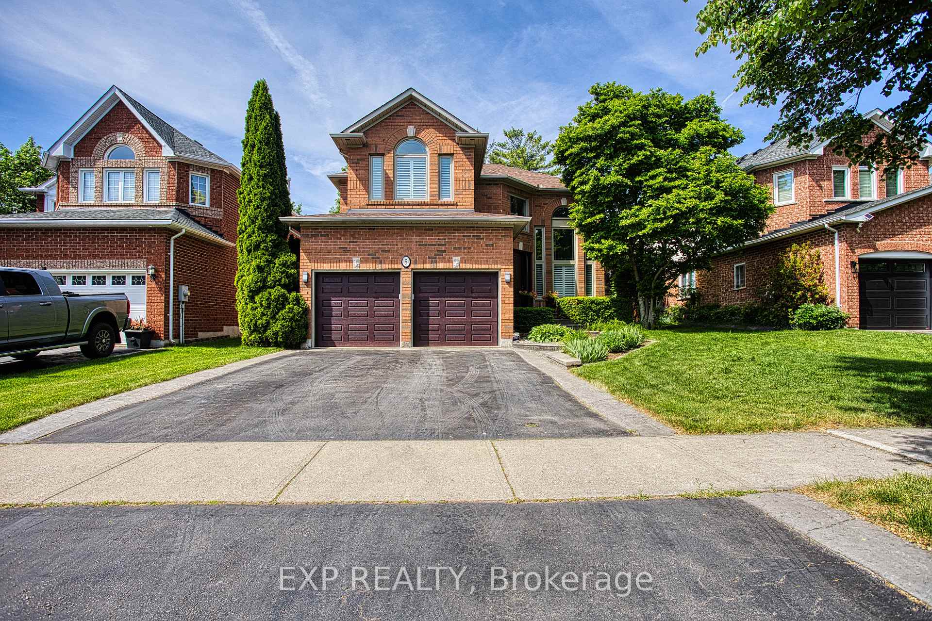 5 Shetland Drive, Hamilton, ON L8B 0N9