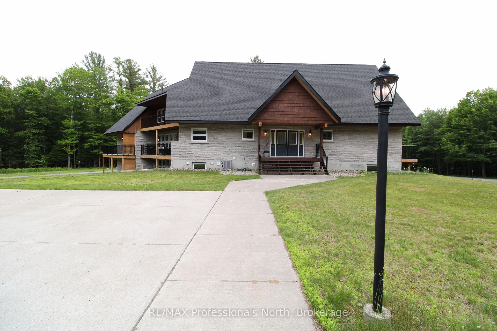 1196 Ravenscliffe Road, Huntsville, ON P1H 2N5