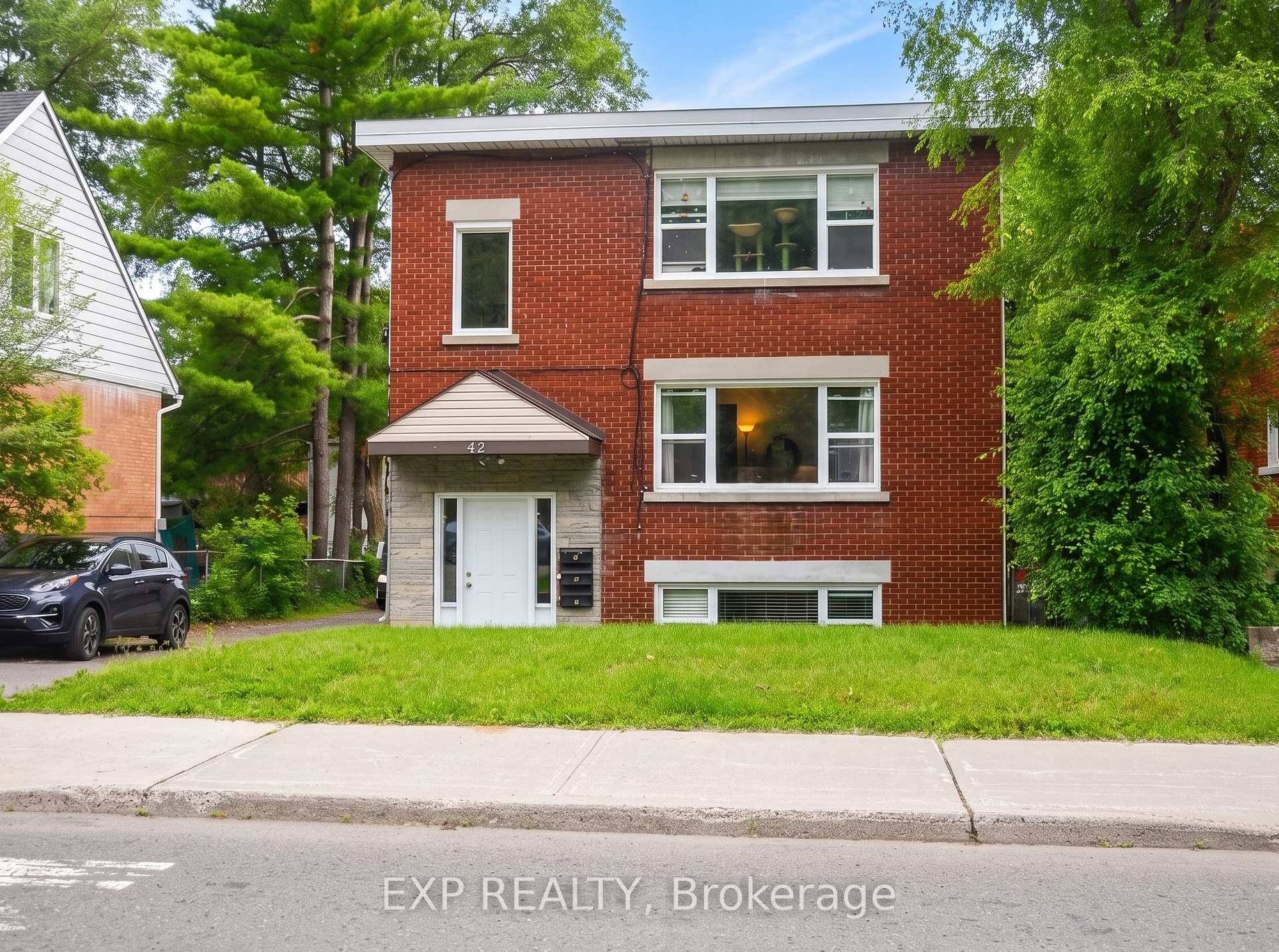 42 Lavergne Street, Vanier and Kingsview Park, ON K1L 5G3