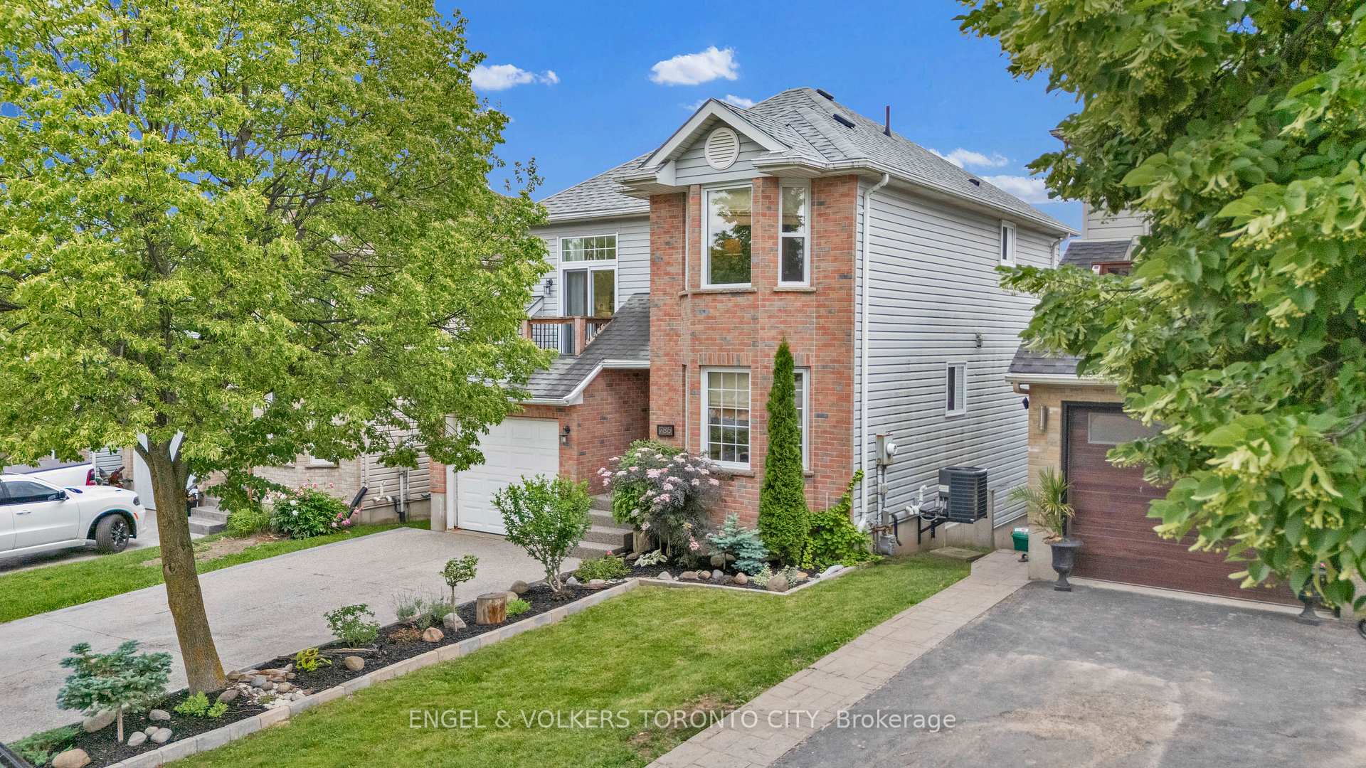 786 Hunter Gate Crescent, Woodstock, ON N4V 1G4