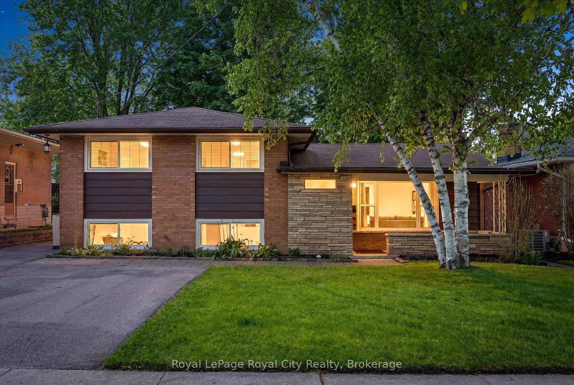 229 Ross Avenue, Kitchener, ON N2A 1V7