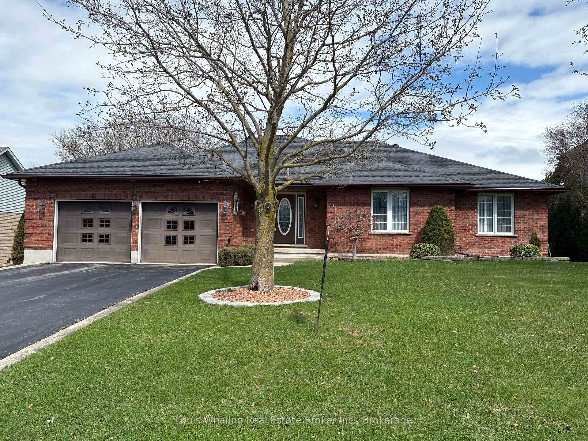 711 21st A Avenue, Hanover, ON N4N 3M2