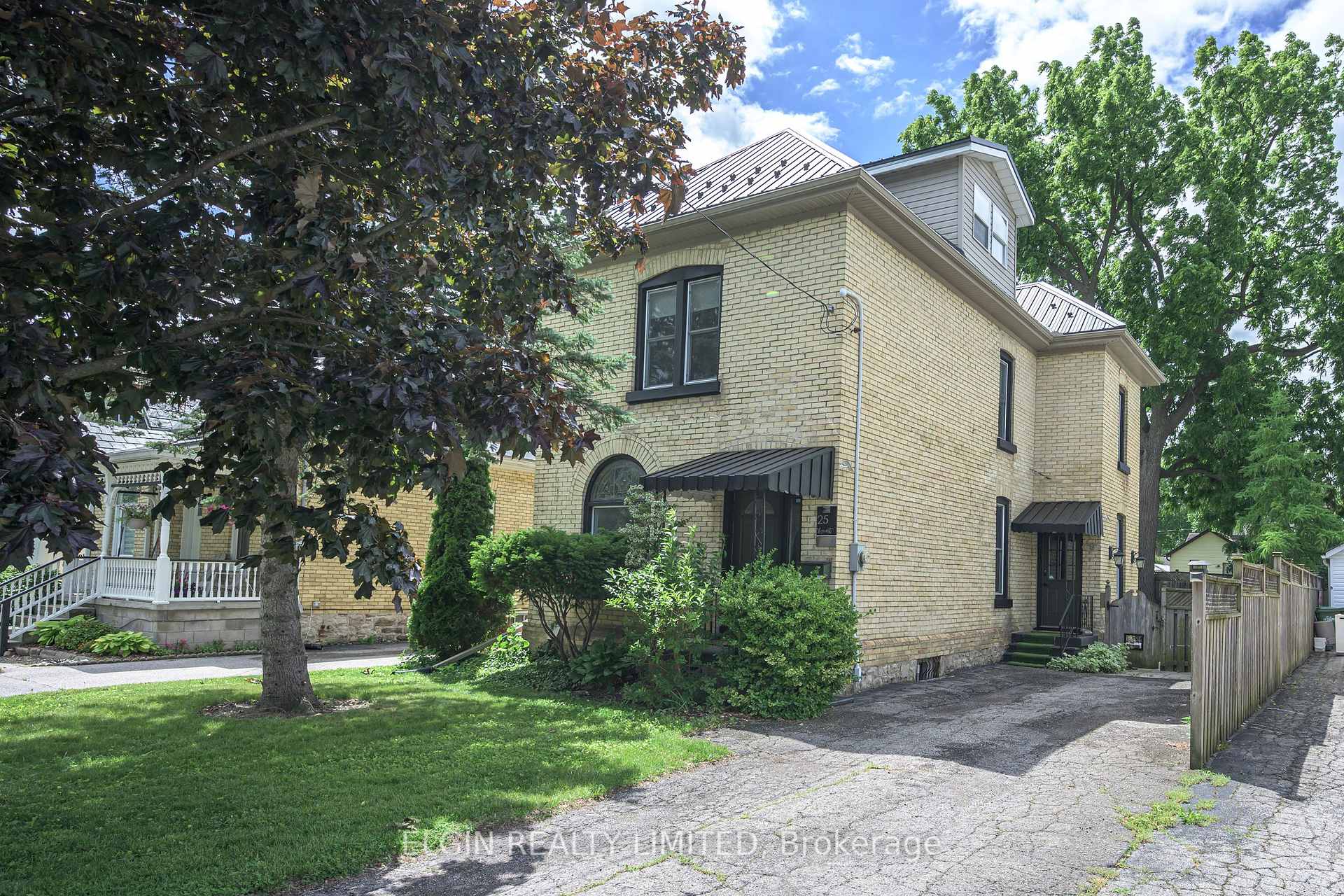 25 Locust Street, St. Thomas, ON N5R 2C2