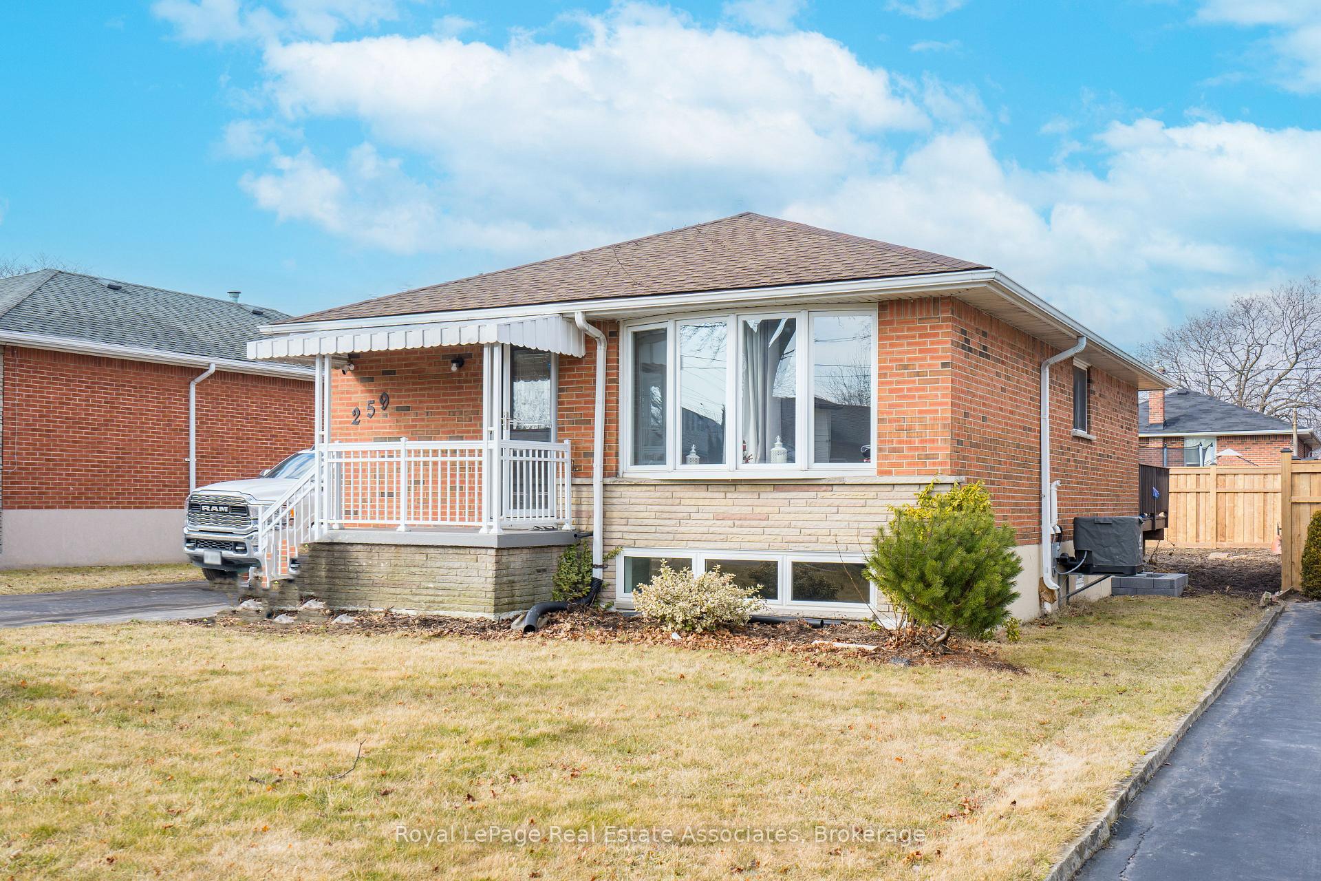259 Fernwood Crescent, Hamilton, ON L8T 3L7