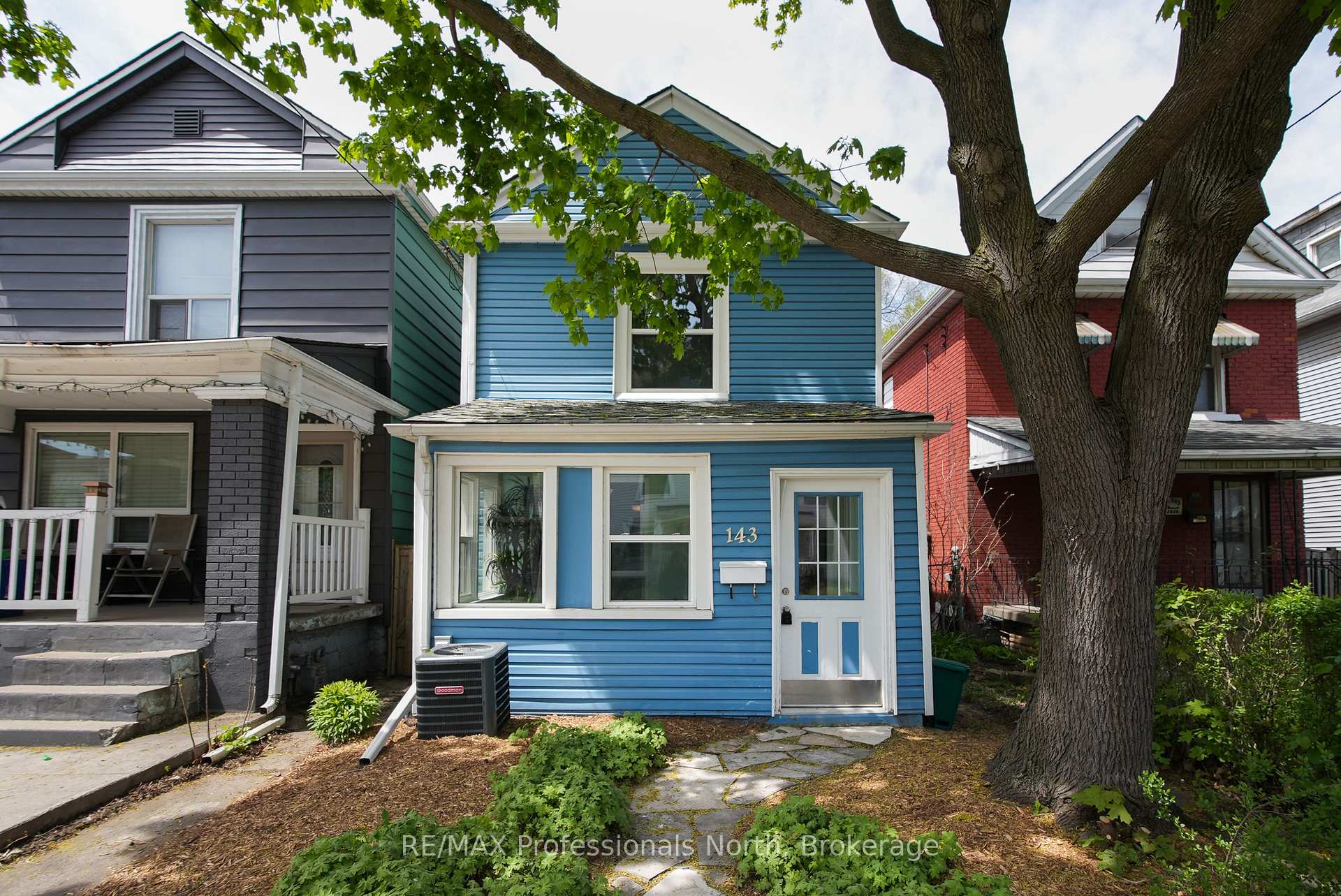 143 Barnesdale Avenue N, Hamilton, ON L8L 6T1