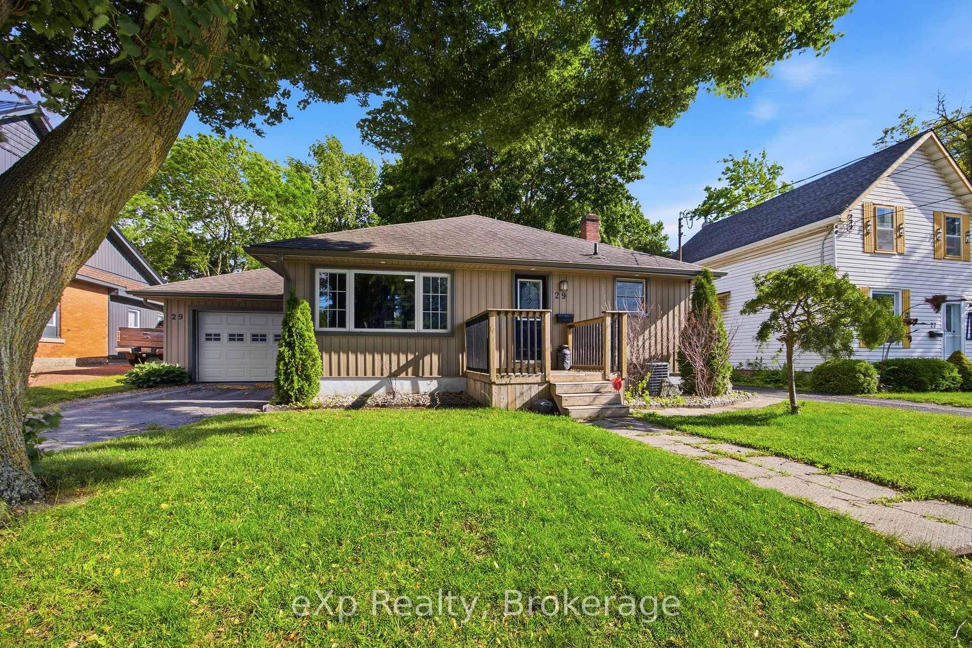 29 Concession Street E, Tillsonburg, ON N4G 1N9 — Tillsonburg, Ontario