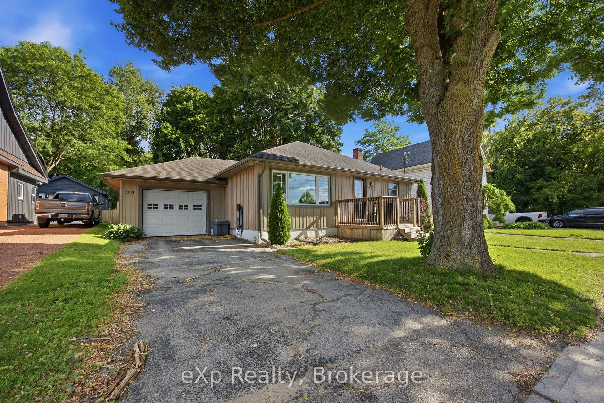 29 Concession Street E, Tillsonburg — photo 2 of 5