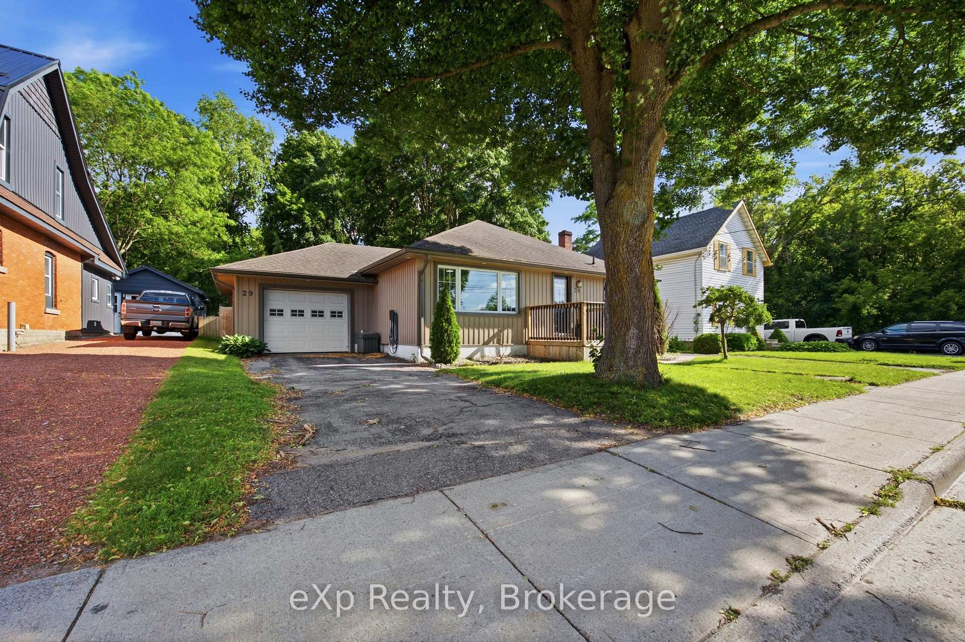 29 Concession Street E, Tillsonburg — photo 3 of 5