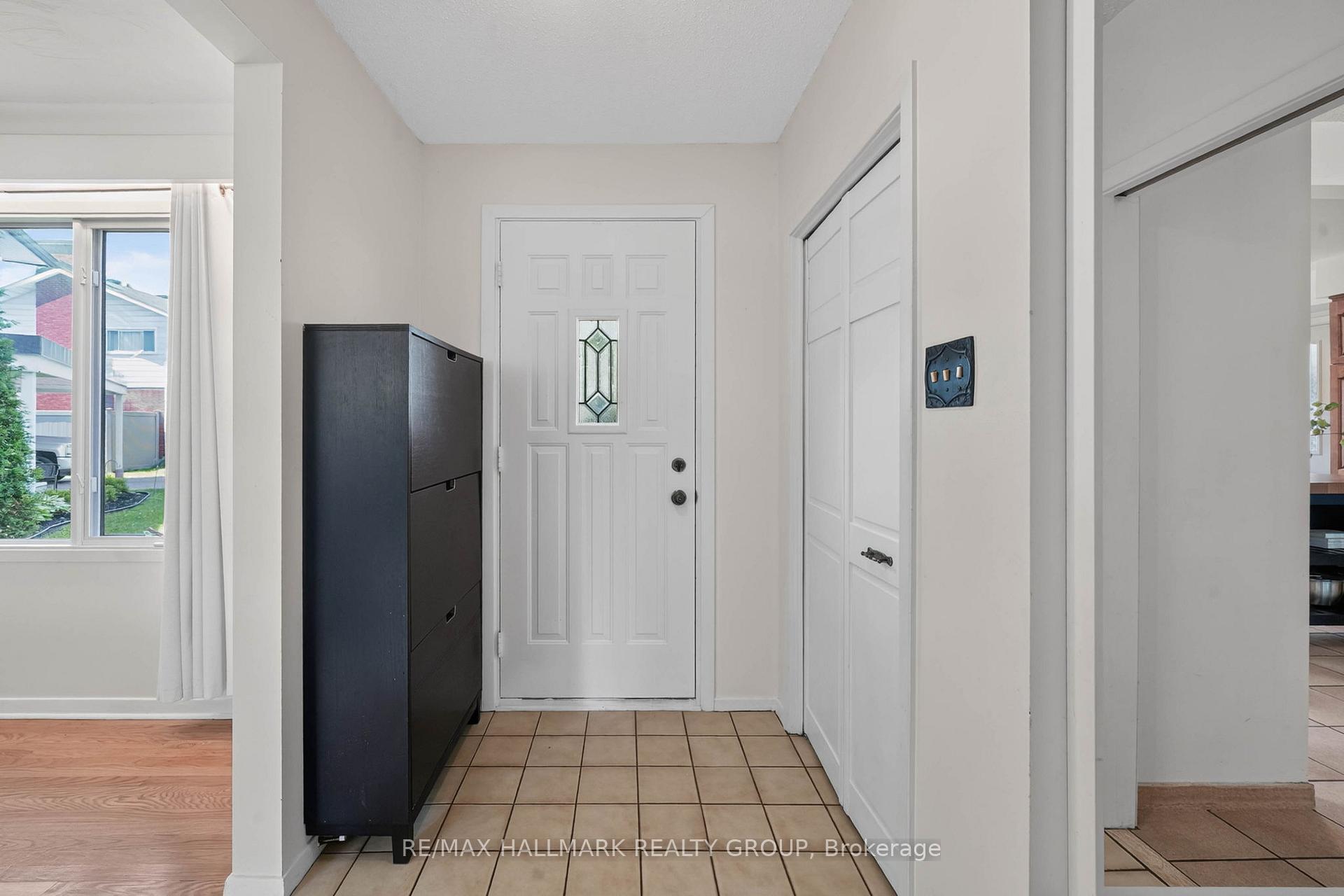 1038 Arnot Road, Mooneys Bay - Carleton Heights and Area — photo 4 of 5